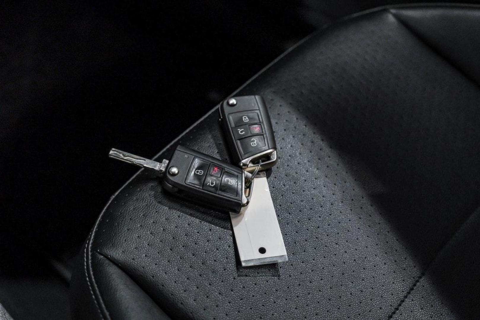 2019 Pure White /Titan Black Volkswagen Tiguan 2.0T SE (3VV3B7AX4KM) with an 2.0L TSI DOHC engine, Automatic transmission, located at 15300 Midway Rd., Addison, TX, 75001, (972) 702-0011, 32.958321, -96.838074 - Photo#61