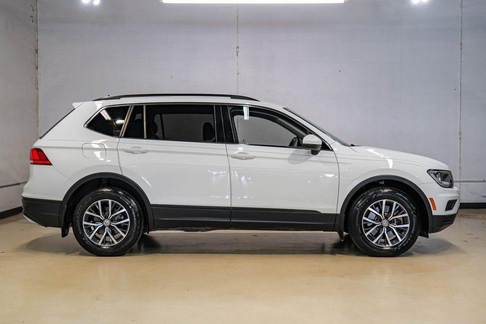 2019 Pure White /Titan Black Volkswagen Tiguan 2.0T SE (3VV3B7AX4KM) with an 2.0L TSI DOHC engine, Automatic transmission, located at 15300 Midway Rd., Addison, TX, 75001, (972) 702-0011, 32.958321, -96.838074 - Photo#8