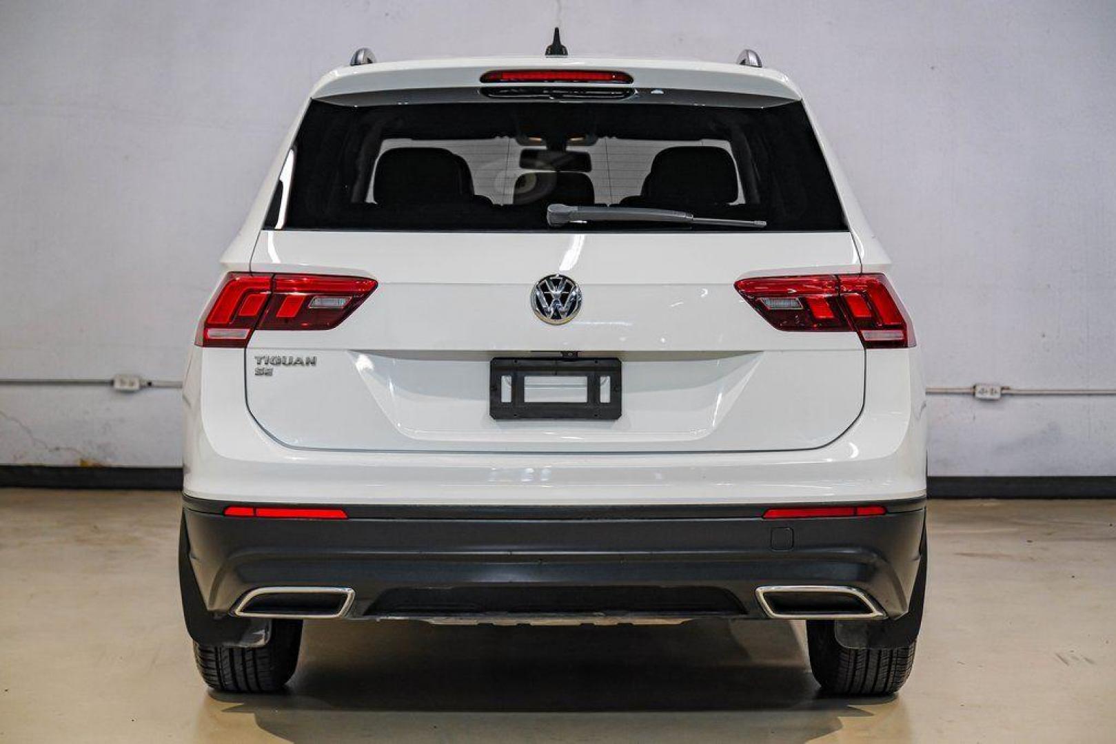 2019 Pure White /Titan Black Volkswagen Tiguan 2.0T SE (3VV3B7AX4KM) with an 2.0L TSI DOHC engine, Automatic transmission, located at 15300 Midway Rd., Addison, TX, 75001, (972) 702-0011, 32.958321, -96.838074 - Photo#10