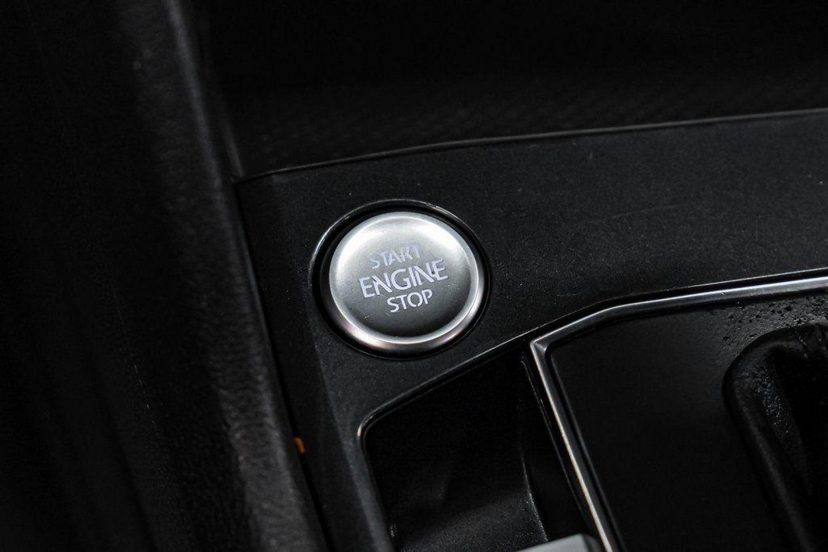 2019 Pure White /Titan Black Volkswagen Tiguan 2.0T SE (3VV3B7AX4KM) with an 2.0L TSI DOHC engine, Automatic transmission, located at 15300 Midway Rd., Addison, TX, 75001, (972) 702-0011, 32.958321, -96.838074 - Photo#25