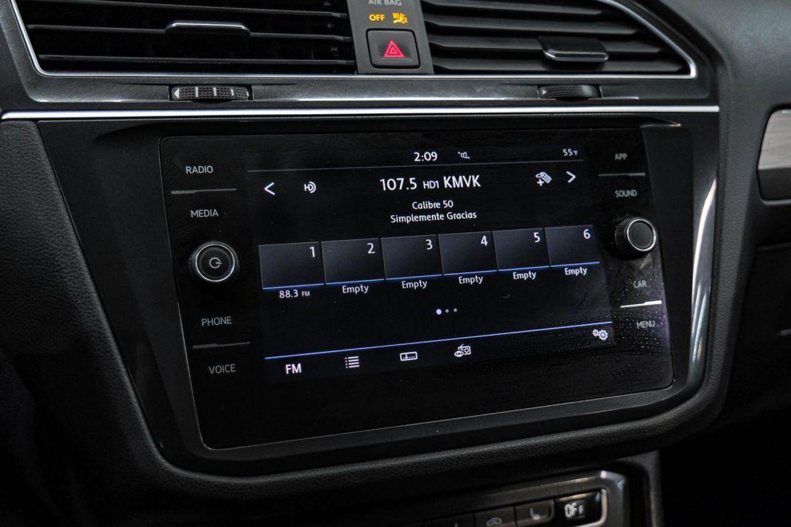 2019 Pure White /Titan Black Volkswagen Tiguan 2.0T SE (3VV3B7AX4KM) with an 2.0L TSI DOHC engine, Automatic transmission, located at 15300 Midway Rd., Addison, TX, 75001, (972) 702-0011, 32.958321, -96.838074 - Photo#31