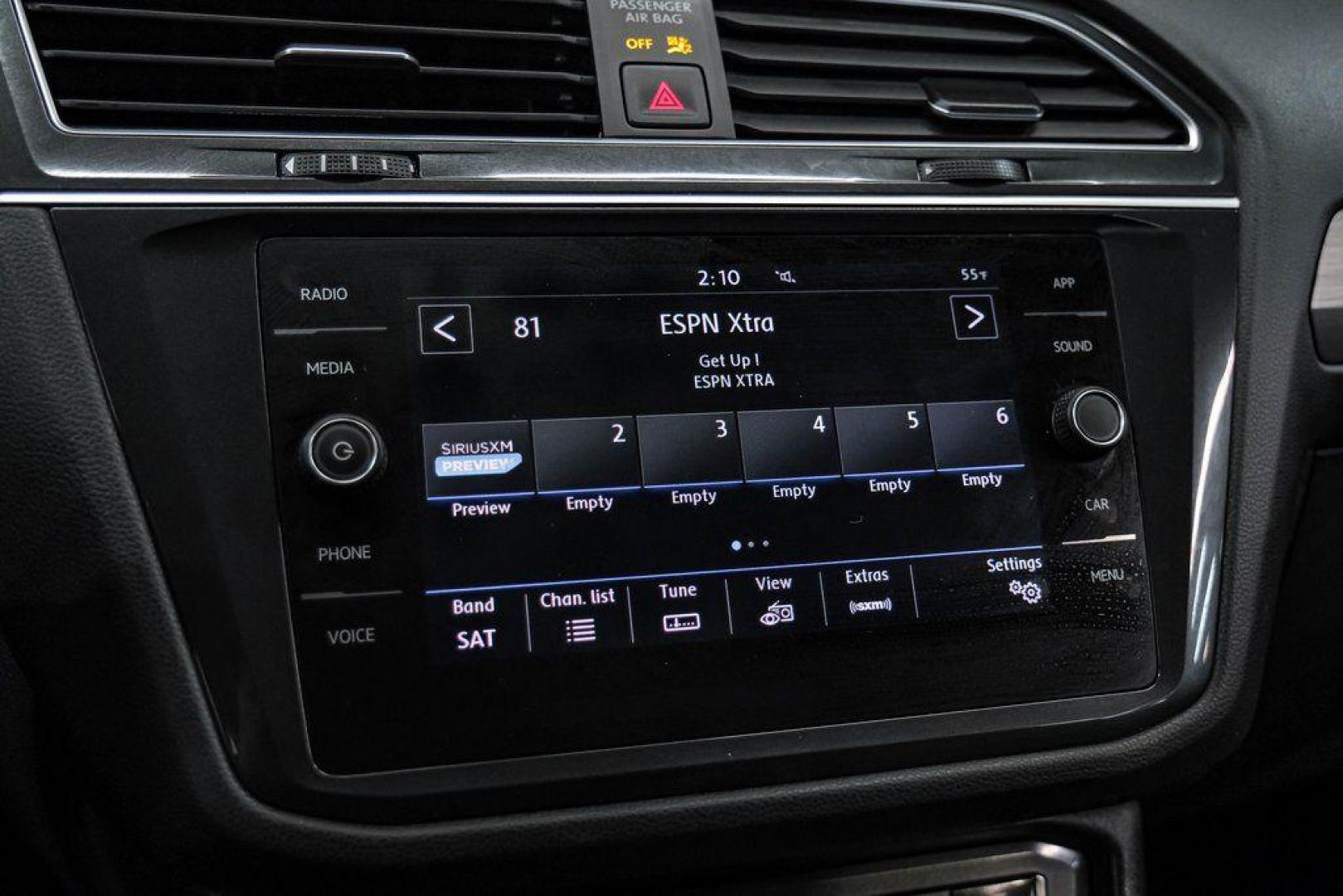 2019 Pure White /Titan Black Volkswagen Tiguan 2.0T SE (3VV3B7AX4KM) with an 2.0L TSI DOHC engine, Automatic transmission, located at 15300 Midway Rd., Addison, TX, 75001, (972) 702-0011, 32.958321, -96.838074 - Photo#32