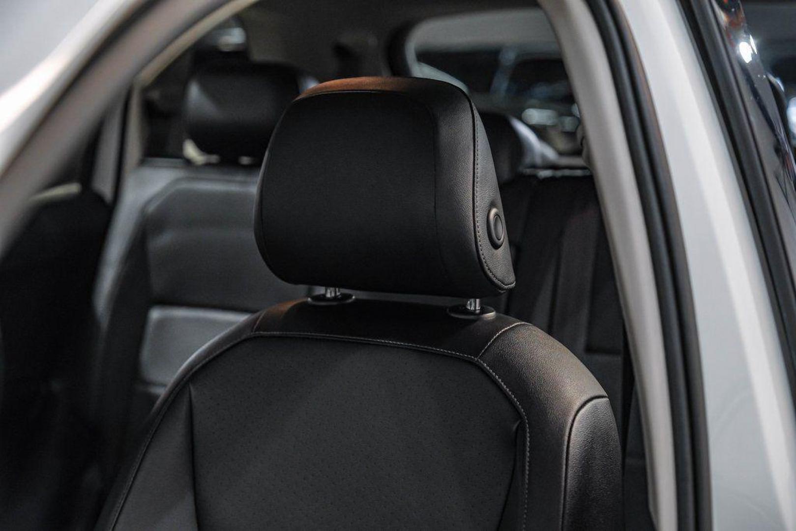 2019 Pure White /Titan Black Volkswagen Tiguan 2.0T SE (3VV3B7AX4KM) with an 2.0L TSI DOHC engine, Automatic transmission, located at 15300 Midway Rd., Addison, TX, 75001, (972) 702-0011, 32.958321, -96.838074 - Photo#34