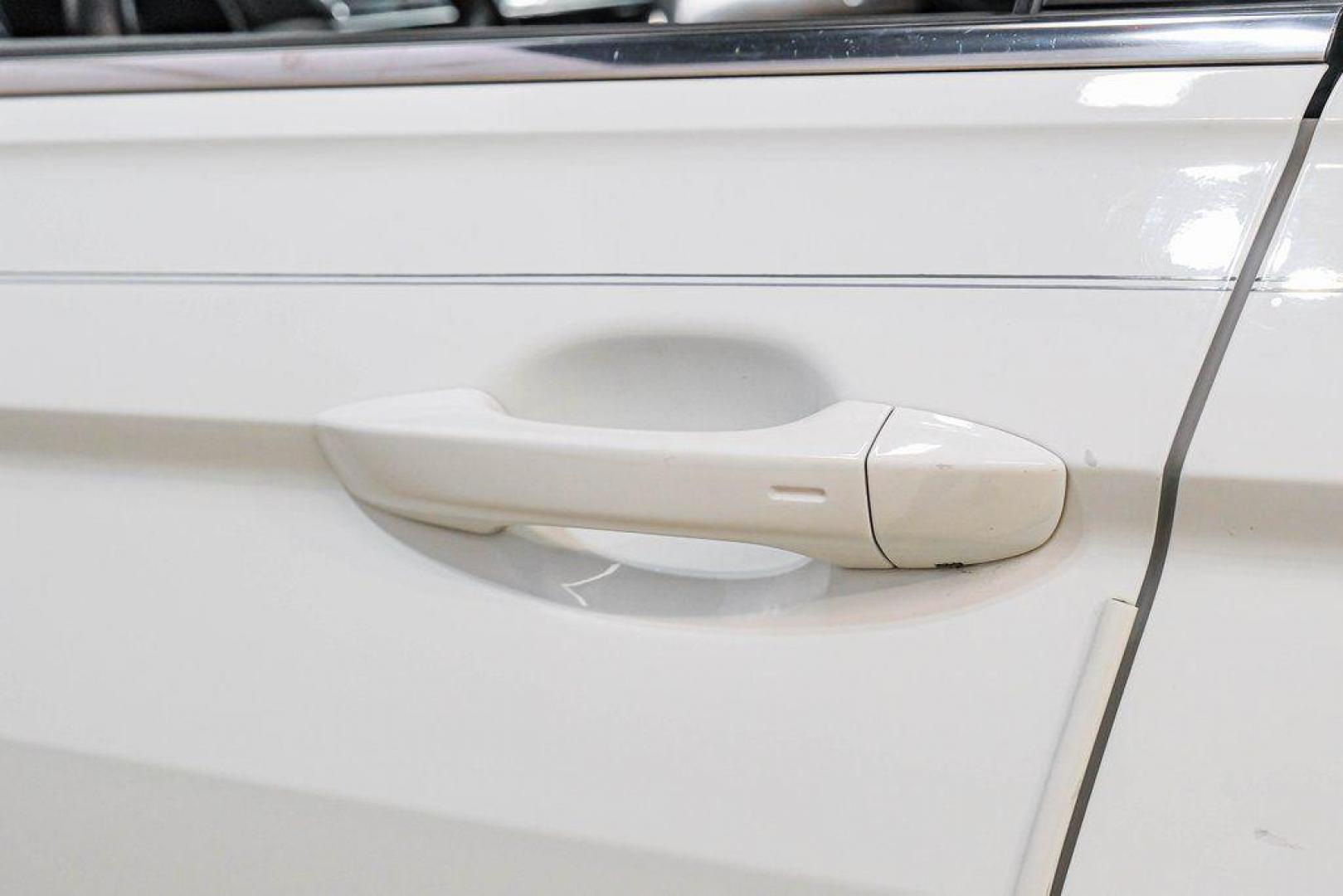 2019 Pure White /Titan Black Volkswagen Tiguan 2.0T SE (3VV3B7AX4KM) with an 2.0L TSI DOHC engine, Automatic transmission, located at 15300 Midway Rd., Addison, TX, 75001, (972) 702-0011, 32.958321, -96.838074 - Photo#42