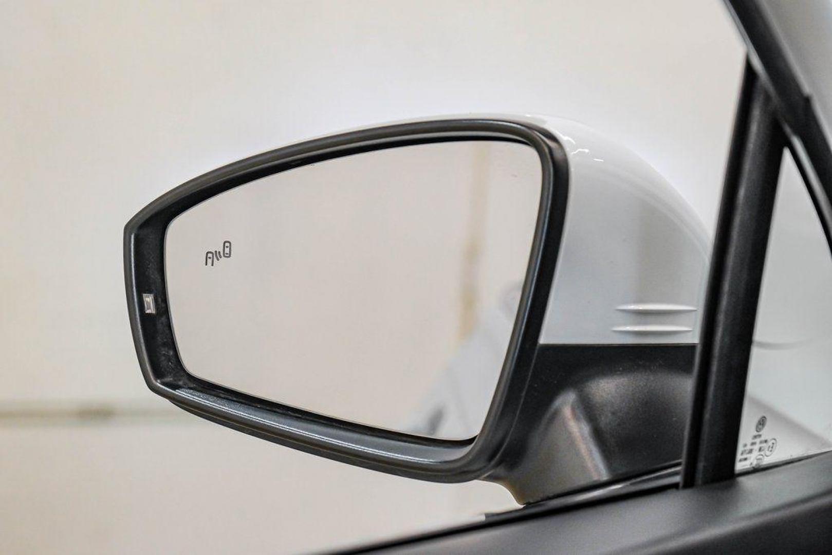 2019 Pure White /Titan Black Volkswagen Tiguan 2.0T SE (3VV3B7AX4KM) with an 2.0L TSI DOHC engine, Automatic transmission, located at 15300 Midway Rd., Addison, TX, 75001, (972) 702-0011, 32.958321, -96.838074 - Photo#43