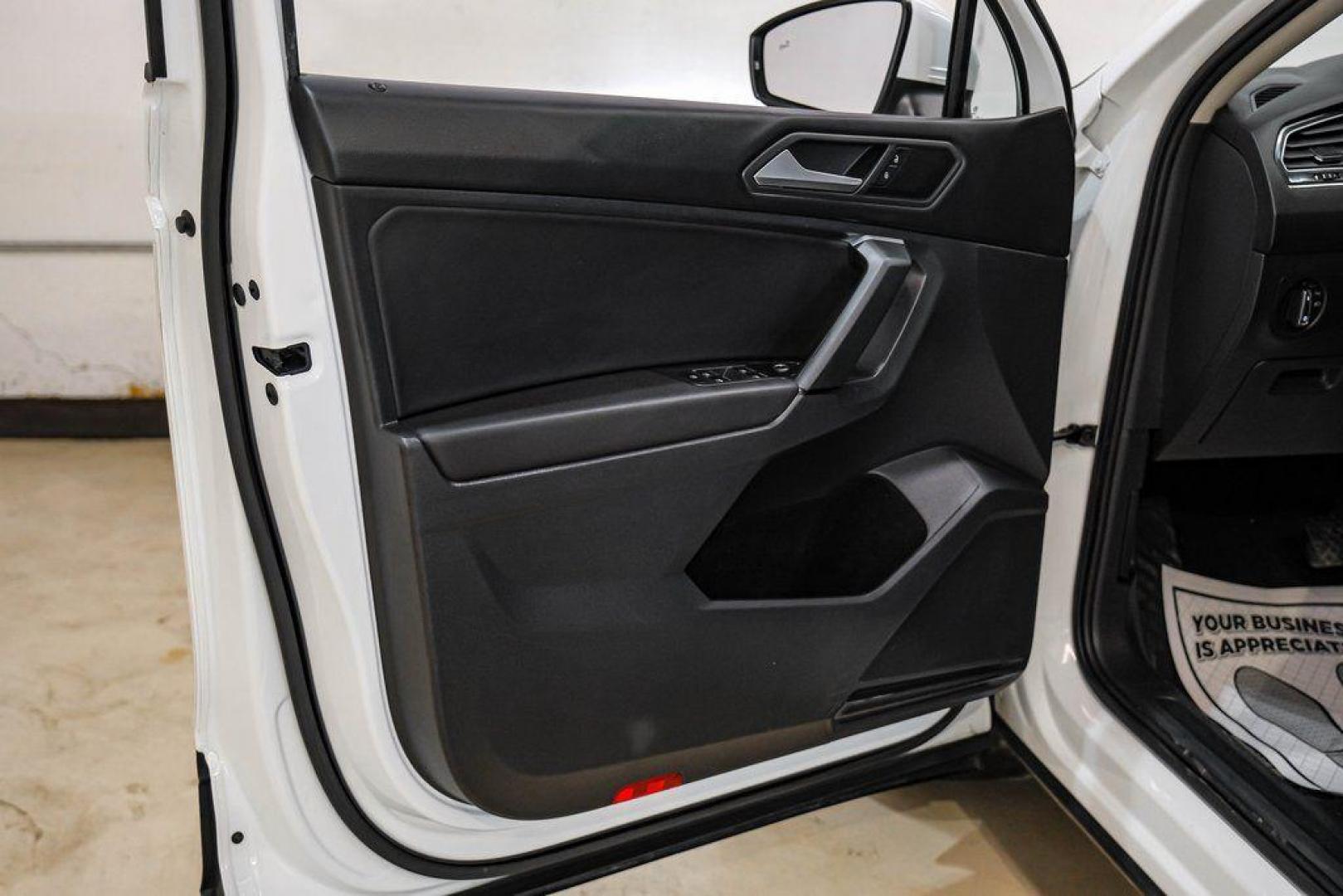 2019 Pure White /Titan Black Volkswagen Tiguan 2.0T SE (3VV3B7AX4KM) with an 2.0L TSI DOHC engine, Automatic transmission, located at 15300 Midway Rd., Addison, TX, 75001, (972) 702-0011, 32.958321, -96.838074 - Photo#45