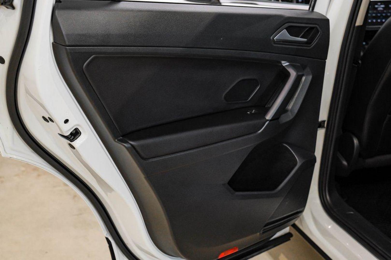 2019 Pure White /Titan Black Volkswagen Tiguan 2.0T SE (3VV3B7AX4KM) with an 2.0L TSI DOHC engine, Automatic transmission, located at 15300 Midway Rd., Addison, TX, 75001, (972) 702-0011, 32.958321, -96.838074 - Photo#48