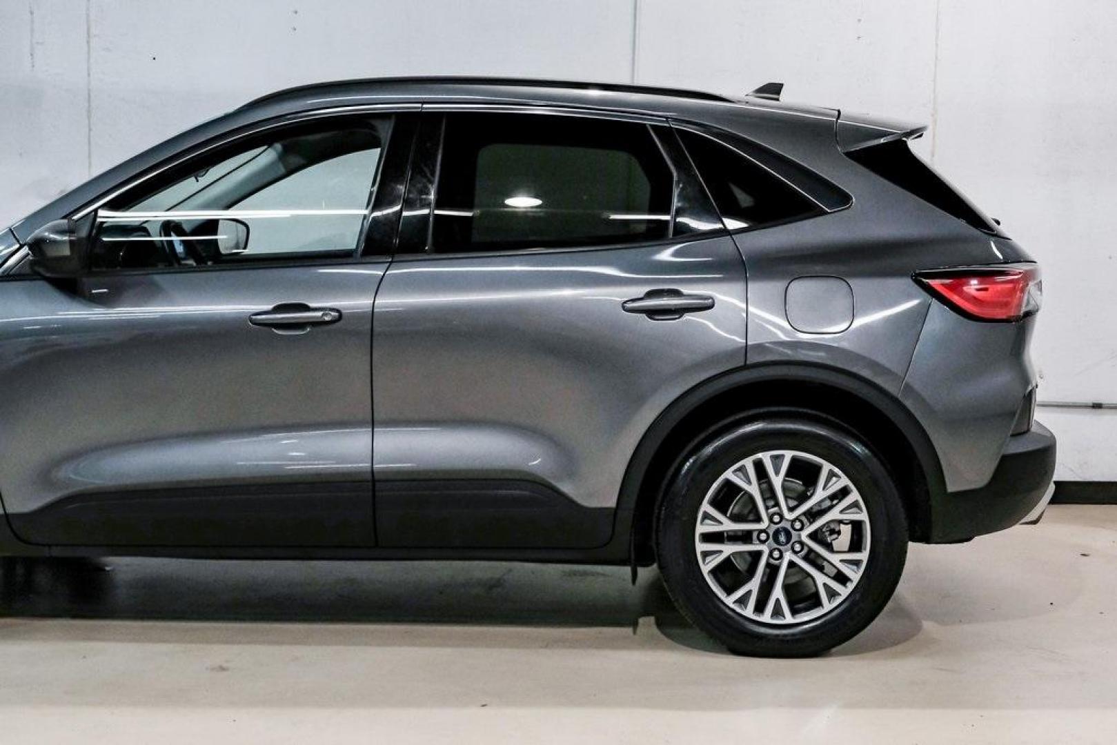 2021 Gray Metallic /Ebony Ford Escape SEL (1FMCU9H6XMU) with an 1.5L EcoBoost engine, Automatic transmission, located at 15300 Midway Rd., Addison, TX, 75001, (972) 702-0011, 32.958321, -96.838074 - Photo#17