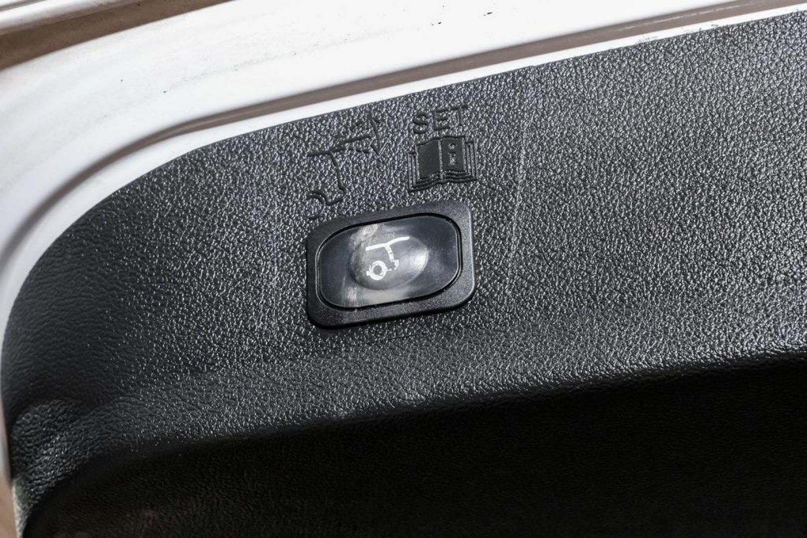 2019 Oxford White /Charcoal Black Ford Escape SEL (1FMCU9HD1KU) with an 1.5L EcoBoost engine, Automatic transmission, located at 15300 Midway Rd., Addison, TX, 75001, (972) 702-0011, 32.958321, -96.838074 - Photo#60