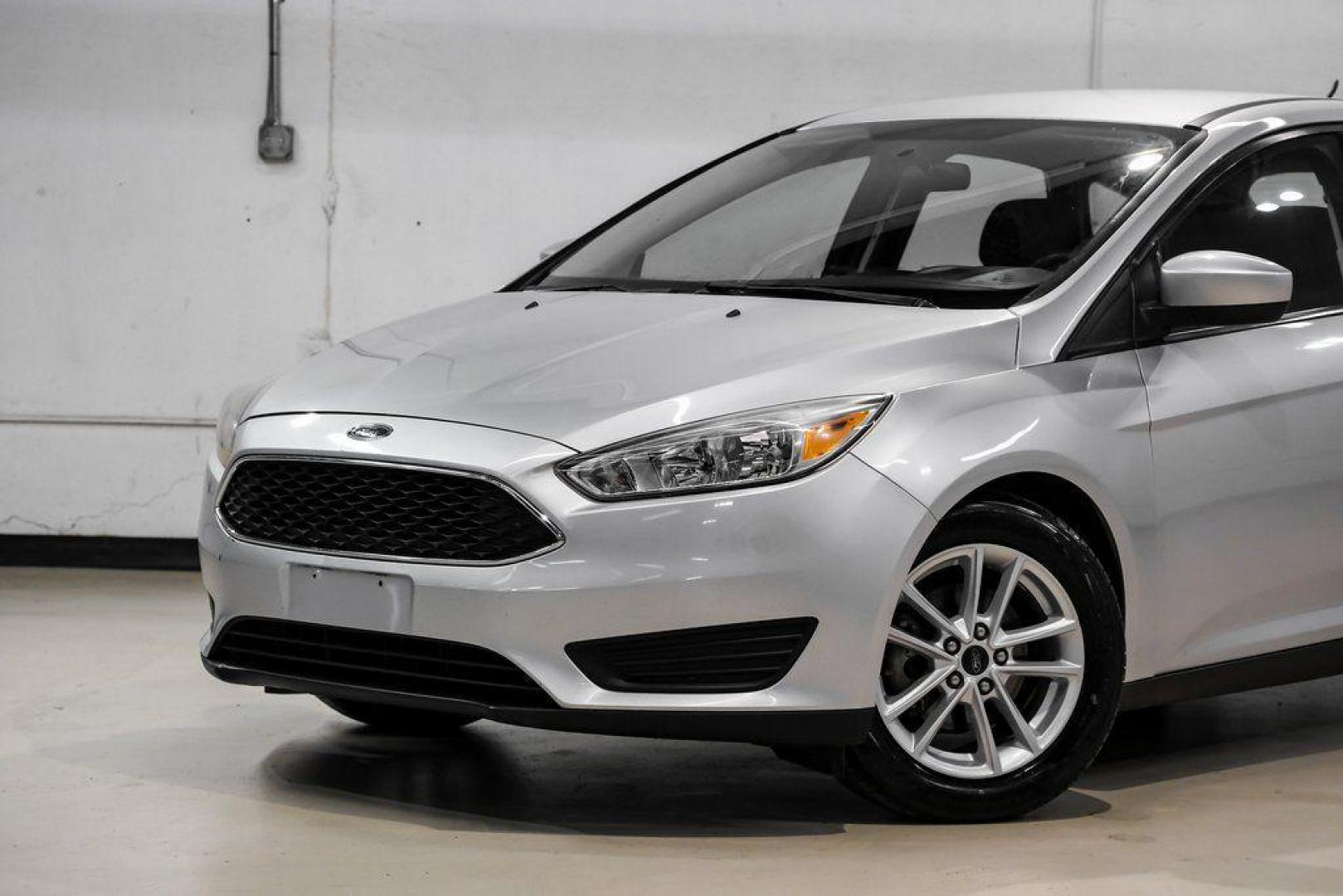 2018 Ingot Silver /Charcoal Black Ford Focus SE (1FADP3K28JL) with an 2.0L I4 DGI Ti-VCT engine, Automatic transmission, located at 15300 Midway Rd., Addison, TX, 75001, (972) 702-0011, 32.958321, -96.838074 - Photo#4