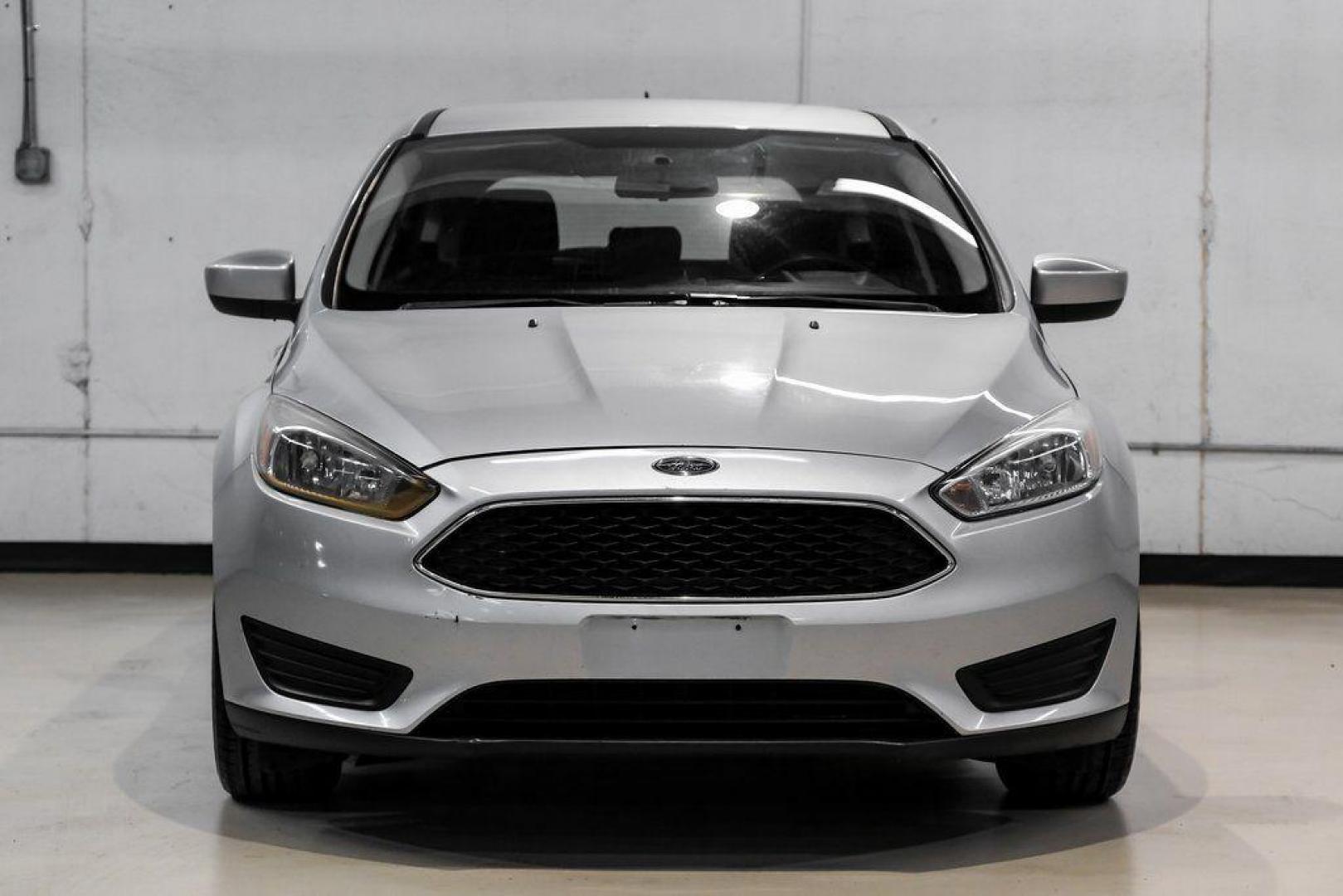 2018 Ingot Silver /Charcoal Black Ford Focus SE (1FADP3K28JL) with an 2.0L I4 DGI Ti-VCT engine, Automatic transmission, located at 15300 Midway Rd., Addison, TX, 75001, (972) 702-0011, 32.958321, -96.838074 - Photo#6