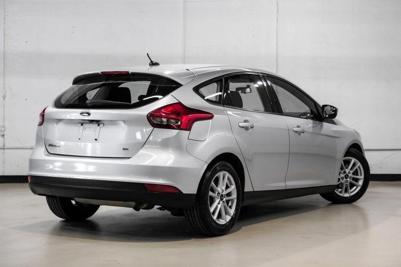 2018 Ingot Silver /Charcoal Black Ford Focus SE (1FADP3K28JL) with an 2.0L I4 DGI Ti-VCT engine, Automatic transmission, located at 15300 Midway Rd., Addison, TX, 75001, (972) 702-0011, 32.958321, -96.838074 - Photo#9