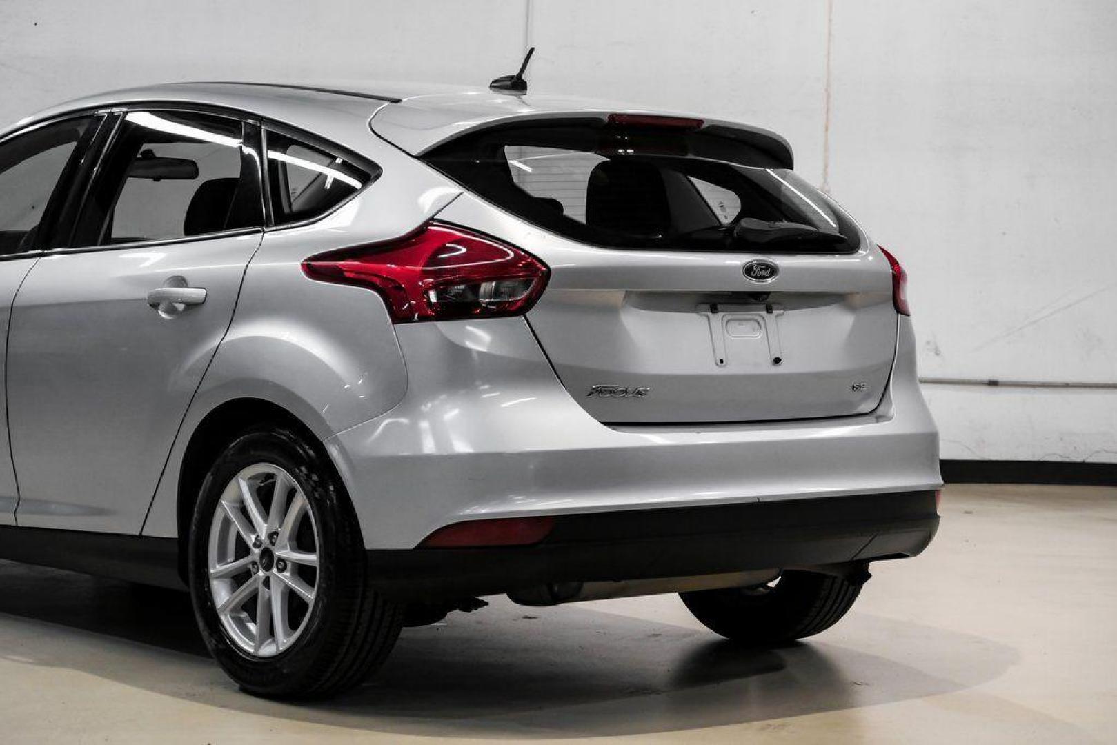 2018 Ingot Silver /Charcoal Black Ford Focus SE (1FADP3K28JL) with an 2.0L I4 DGI Ti-VCT engine, Automatic transmission, located at 15300 Midway Rd., Addison, TX, 75001, (972) 702-0011, 32.958321, -96.838074 - Photo#13