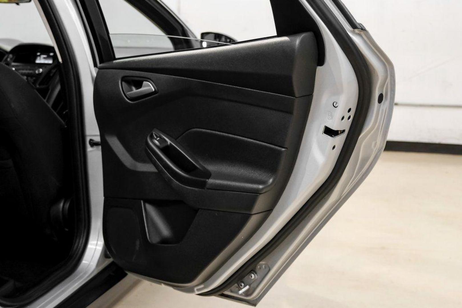 2018 Ingot Silver /Charcoal Black Ford Focus SE (1FADP3K28JL) with an 2.0L I4 DGI Ti-VCT engine, Automatic transmission, located at 15300 Midway Rd., Addison, TX, 75001, (972) 702-0011, 32.958321, -96.838074 - Photo#47