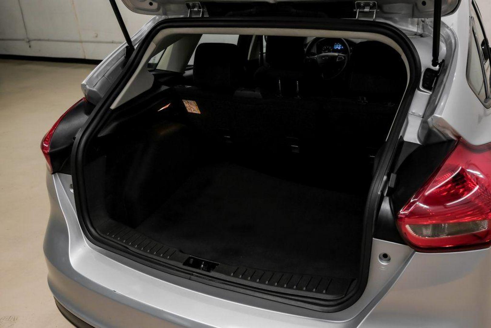 2018 Ingot Silver /Charcoal Black Ford Focus SE (1FADP3K28JL) with an 2.0L I4 DGI Ti-VCT engine, Automatic transmission, located at 15300 Midway Rd., Addison, TX, 75001, (972) 702-0011, 32.958321, -96.838074 - Photo#53