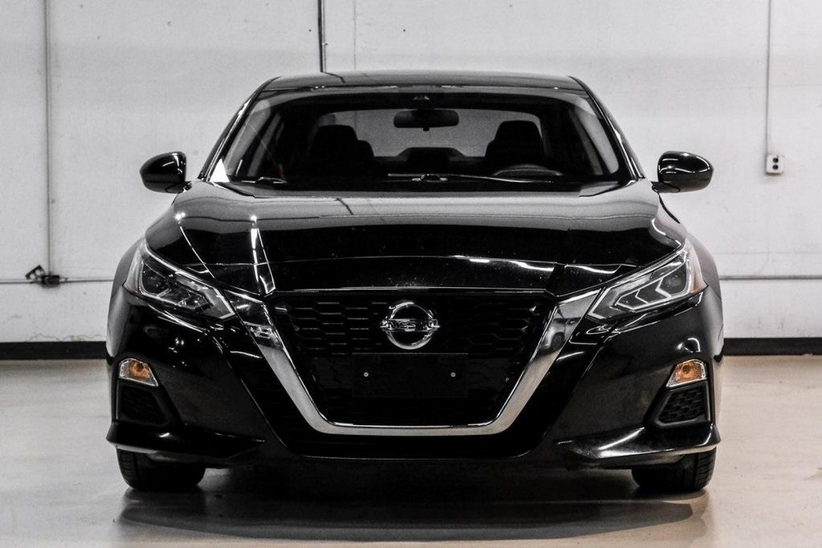 2021 Super Black Clearcoat /Charcoal Nissan Altima 2.5 SV (1N4BL4DV3MN) with an 2.5L 4-Cylinder DOHC 16V engine, CVT transmission, located at 15300 Midway Rd., Addison, TX, 75001, (972) 702-0011, 32.958321, -96.838074 - Photo#6