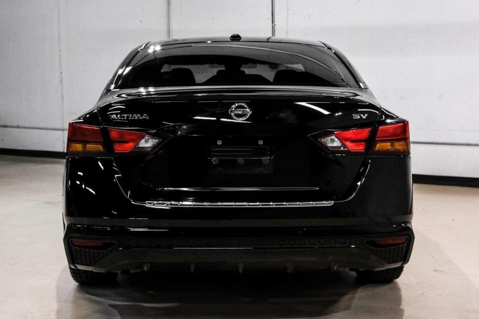 2021 Super Black Clearcoat /Charcoal Nissan Altima 2.5 SV (1N4BL4DV3MN) with an 2.5L 4-Cylinder DOHC 16V engine, CVT transmission, located at 15300 Midway Rd., Addison, TX, 75001, (972) 702-0011, 32.958321, -96.838074 - Photo#10