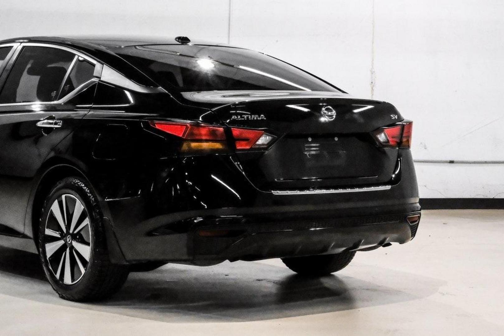 2021 Super Black Clearcoat /Charcoal Nissan Altima 2.5 SV (1N4BL4DV3MN) with an 2.5L 4-Cylinder DOHC 16V engine, CVT transmission, located at 15300 Midway Rd., Addison, TX, 75001, (972) 702-0011, 32.958321, -96.838074 - Photo#13