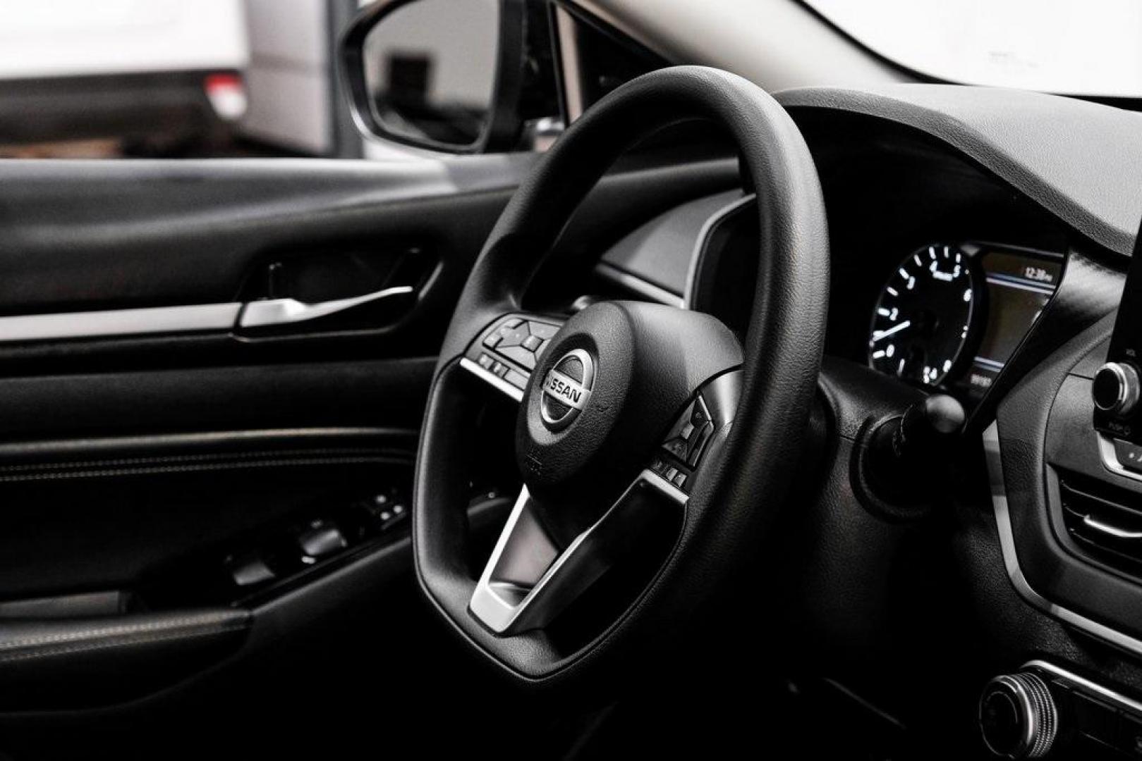 2021 Super Black Clearcoat /Charcoal Nissan Altima 2.5 SV (1N4BL4DV3MN) with an 2.5L 4-Cylinder DOHC 16V engine, CVT transmission, located at 15300 Midway Rd., Addison, TX, 75001, (972) 702-0011, 32.958321, -96.838074 - Photo#19