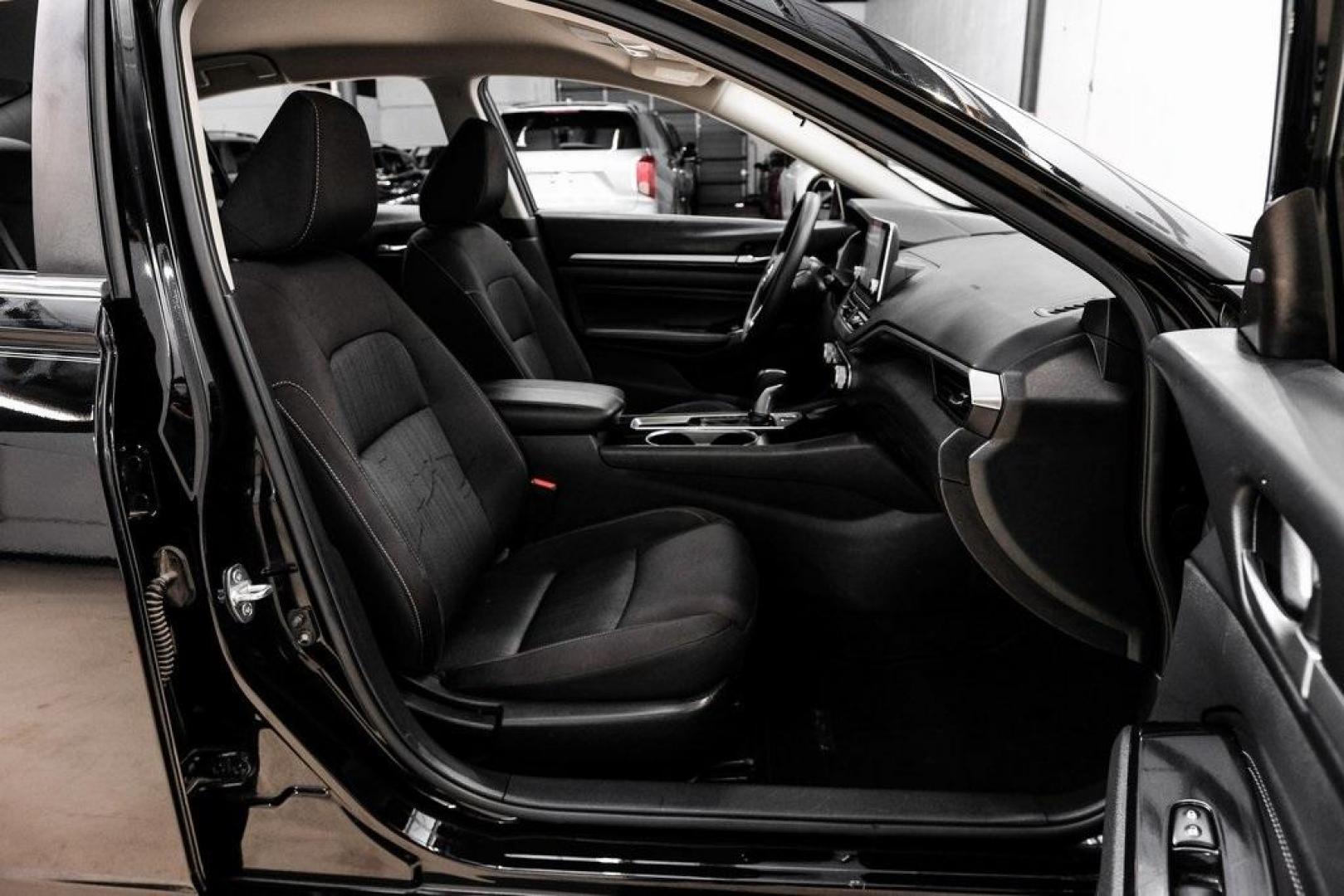 2021 Super Black Clearcoat /Charcoal Nissan Altima 2.5 SV (1N4BL4DV3MN) with an 2.5L 4-Cylinder DOHC 16V engine, CVT transmission, located at 15300 Midway Rd., Addison, TX, 75001, (972) 702-0011, 32.958321, -96.838074 - Photo#40