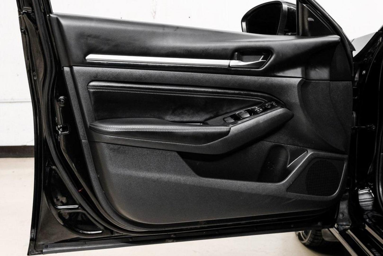 2021 Super Black Clearcoat /Charcoal Nissan Altima 2.5 SV (1N4BL4DV3MN) with an 2.5L 4-Cylinder DOHC 16V engine, CVT transmission, located at 15300 Midway Rd., Addison, TX, 75001, (972) 702-0011, 32.958321, -96.838074 - Photo#48