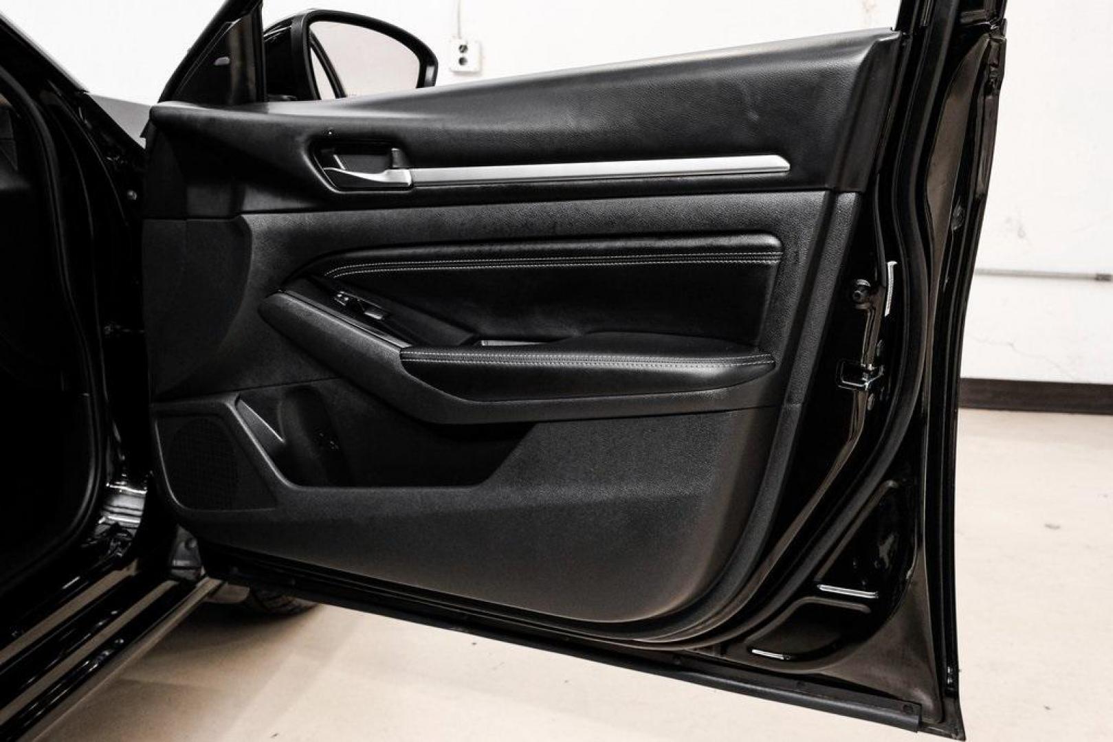 2021 Super Black Clearcoat /Charcoal Nissan Altima 2.5 SV (1N4BL4DV3MN) with an 2.5L 4-Cylinder DOHC 16V engine, CVT transmission, located at 15300 Midway Rd., Addison, TX, 75001, (972) 702-0011, 32.958321, -96.838074 - Photo#50