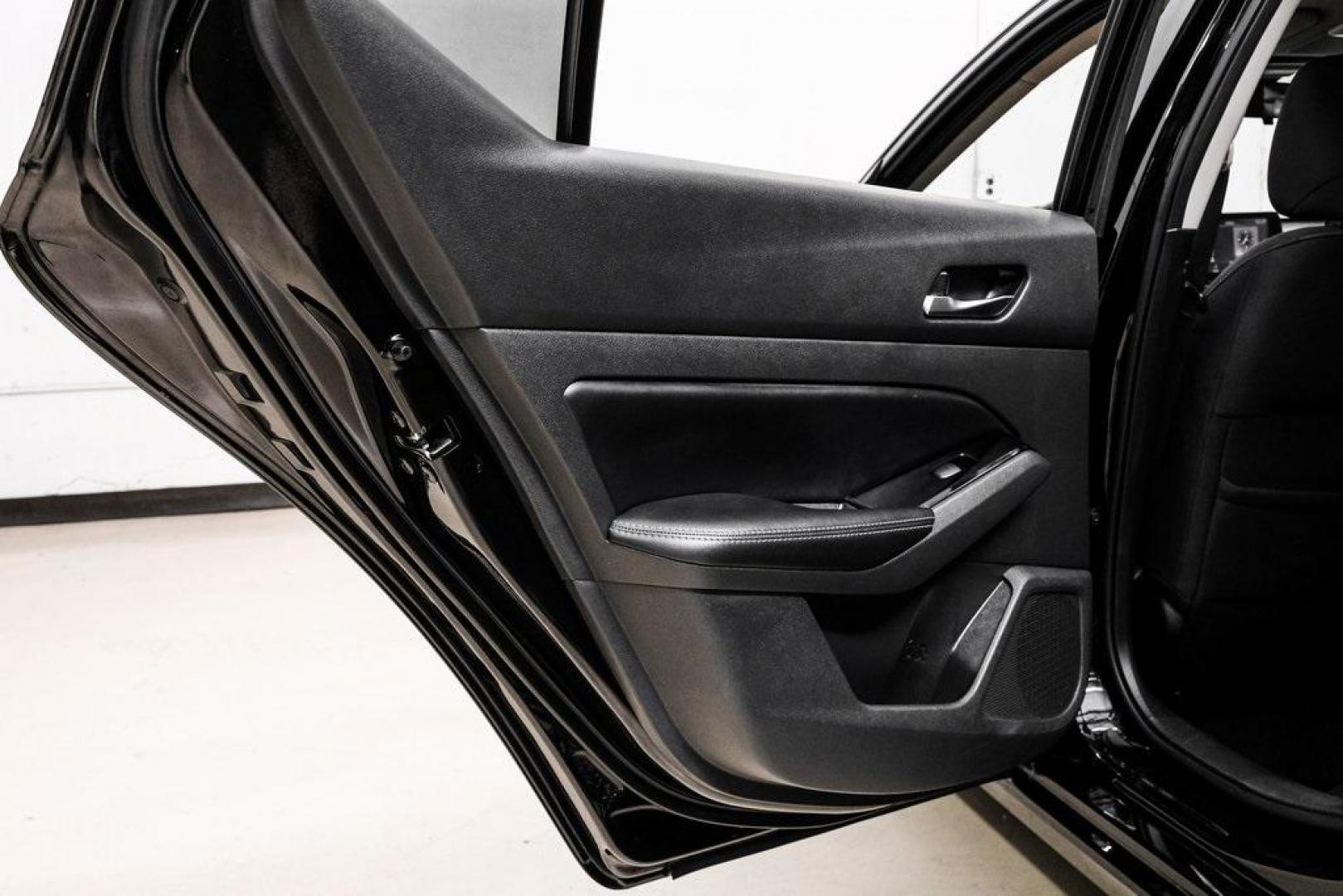 2021 Super Black Clearcoat /Charcoal Nissan Altima 2.5 SV (1N4BL4DV3MN) with an 2.5L 4-Cylinder DOHC 16V engine, CVT transmission, located at 15300 Midway Rd., Addison, TX, 75001, (972) 702-0011, 32.958321, -96.838074 - Photo#51