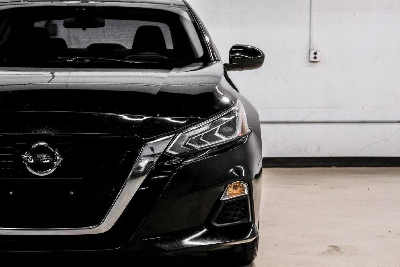 2021 Super Black Clearcoat /Charcoal Nissan Altima 2.5 SV (1N4BL4DV3MN) with an 2.5L 4-Cylinder DOHC 16V engine, CVT transmission, located at 15300 Midway Rd., Addison, TX, 75001, (972) 702-0011, 32.958321, -96.838074 - Photo#53