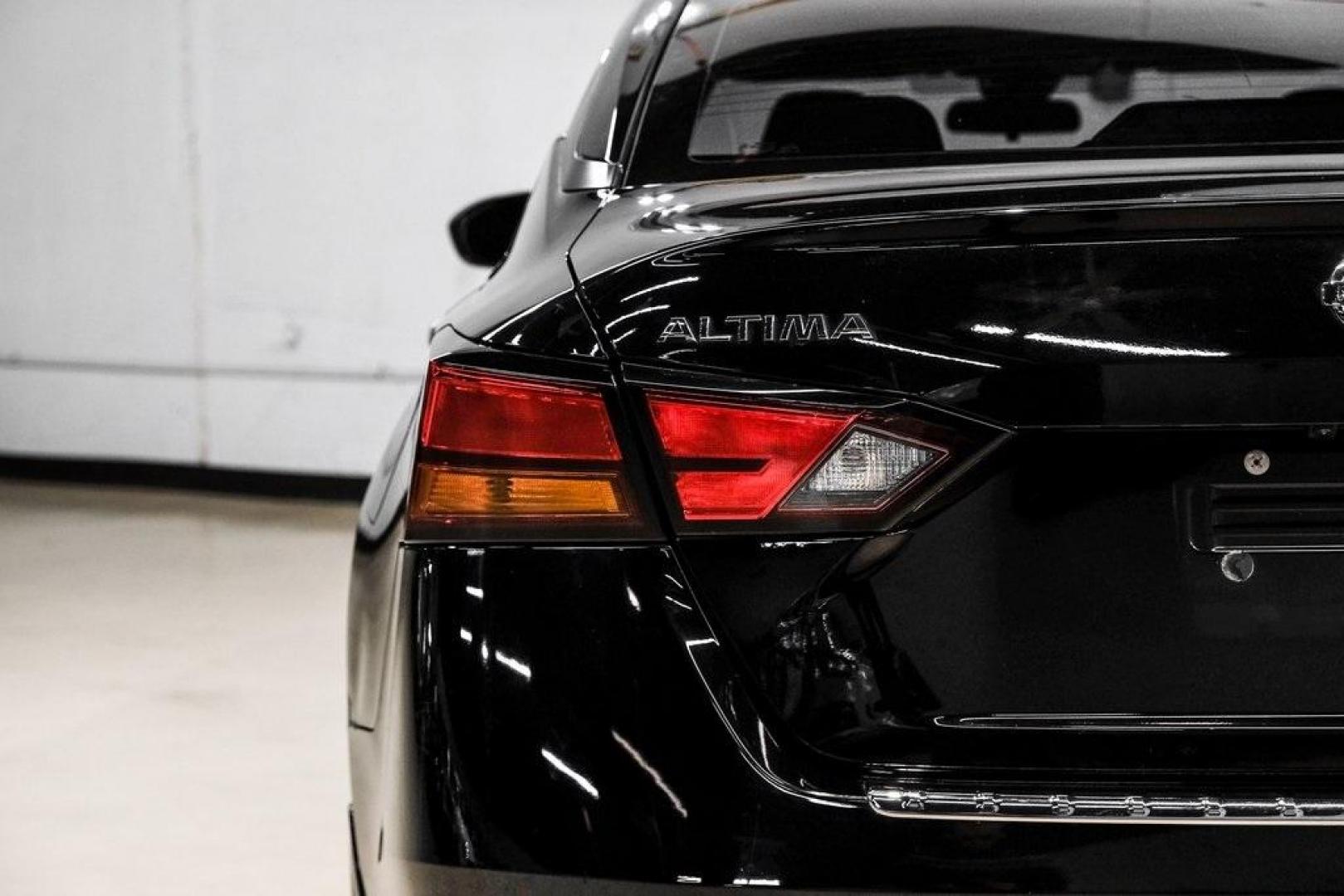 2021 Super Black Clearcoat /Charcoal Nissan Altima 2.5 SV (1N4BL4DV3MN) with an 2.5L 4-Cylinder DOHC 16V engine, CVT transmission, located at 15300 Midway Rd., Addison, TX, 75001, (972) 702-0011, 32.958321, -96.838074 - Photo#54