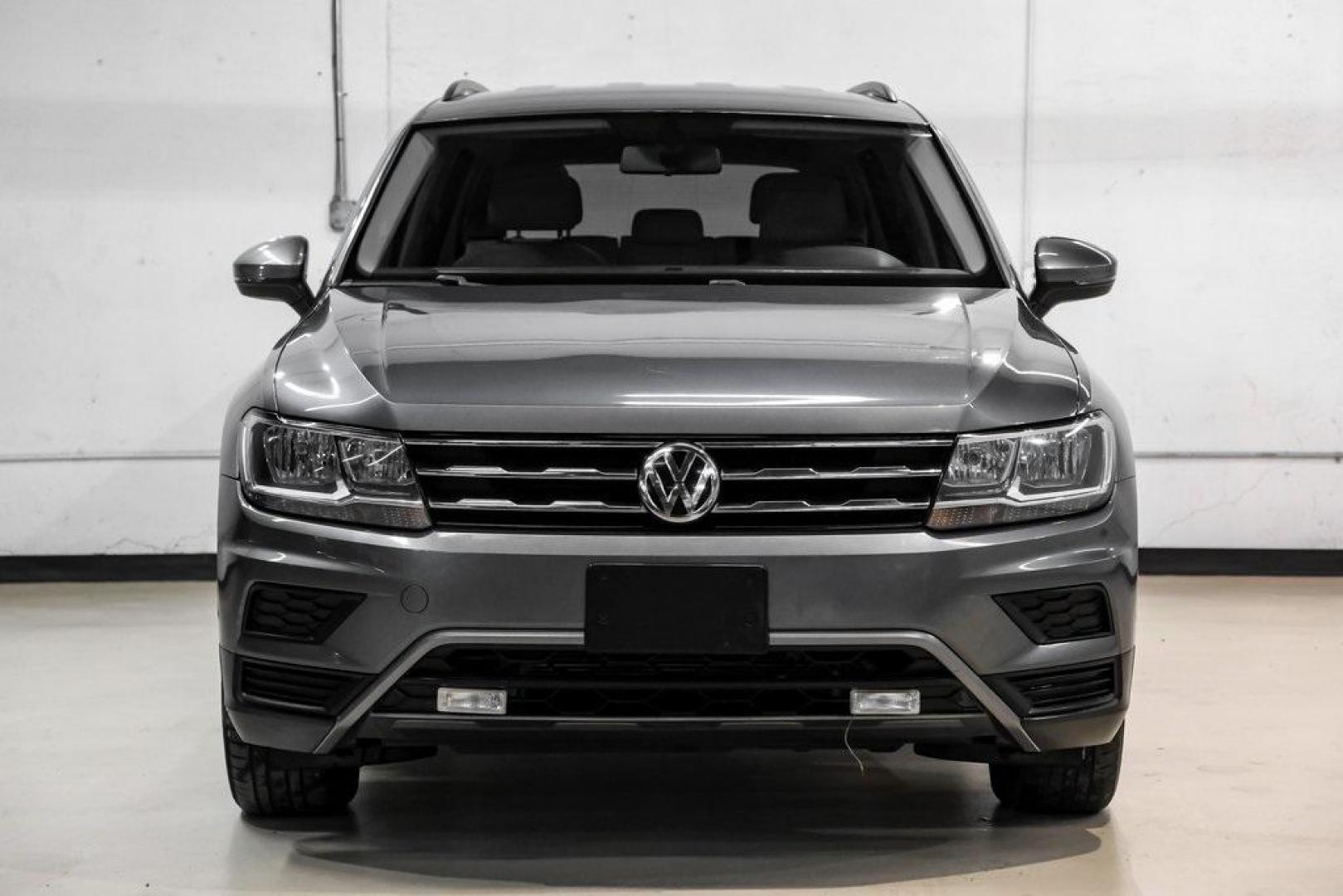 2018 Platinum Gray Metallic /White Volkswagen Tiguan 2.0T SEL (3VV3B7AX4JM) with an 2.0L TSI DOHC engine, Automatic transmission, located at 15300 Midway Rd., Addison, TX, 75001, (972) 702-0011, 32.958321, -96.838074 - Photo#6