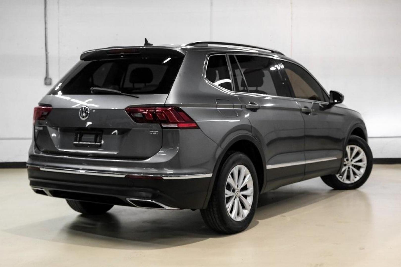 2018 Platinum Gray Metallic /White Volkswagen Tiguan 2.0T SEL (3VV3B7AX4JM) with an 2.0L TSI DOHC engine, Automatic transmission, located at 15300 Midway Rd., Addison, TX, 75001, (972) 702-0011, 32.958321, -96.838074 - Photo#9