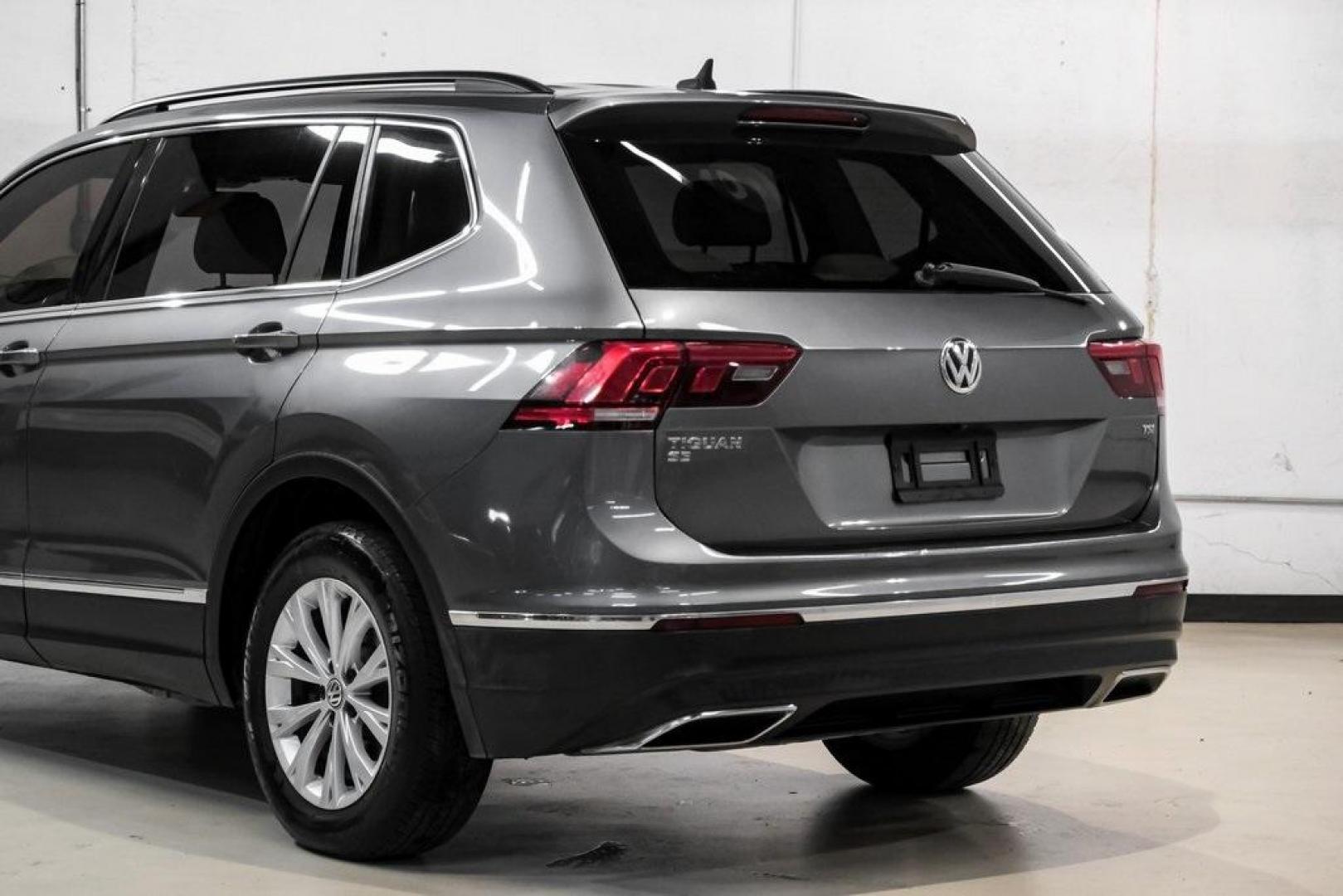 2018 Platinum Gray Metallic /White Volkswagen Tiguan 2.0T SEL (3VV3B7AX4JM) with an 2.0L TSI DOHC engine, Automatic transmission, located at 15300 Midway Rd., Addison, TX, 75001, (972) 702-0011, 32.958321, -96.838074 - Photo#13