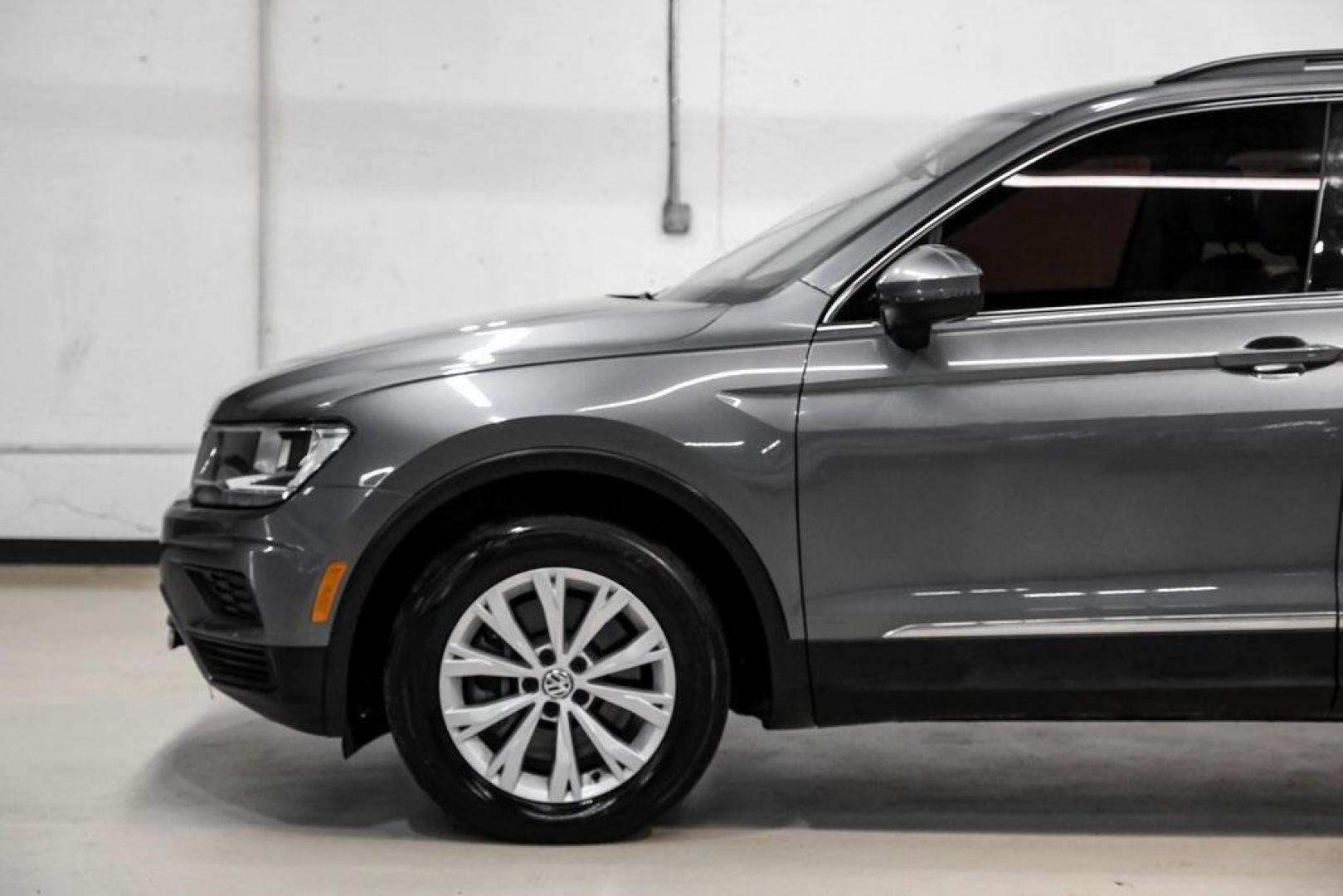 2018 Platinum Gray Metallic /White Volkswagen Tiguan 2.0T SEL (3VV3B7AX4JM) with an 2.0L TSI DOHC engine, Automatic transmission, located at 15300 Midway Rd., Addison, TX, 75001, (972) 702-0011, 32.958321, -96.838074 - Photo#15