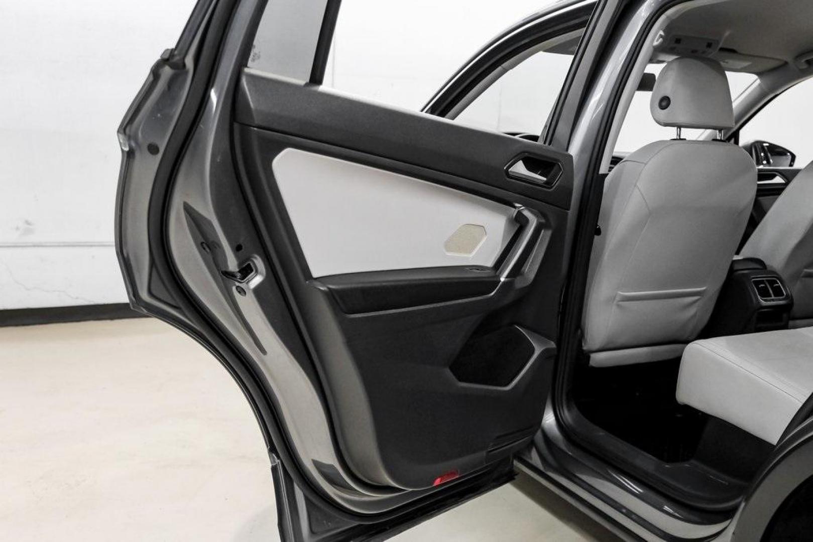 2018 Platinum Gray Metallic /White Volkswagen Tiguan 2.0T SEL (3VV3B7AX4JM) with an 2.0L TSI DOHC engine, Automatic transmission, located at 15300 Midway Rd., Addison, TX, 75001, (972) 702-0011, 32.958321, -96.838074 - Photo#46