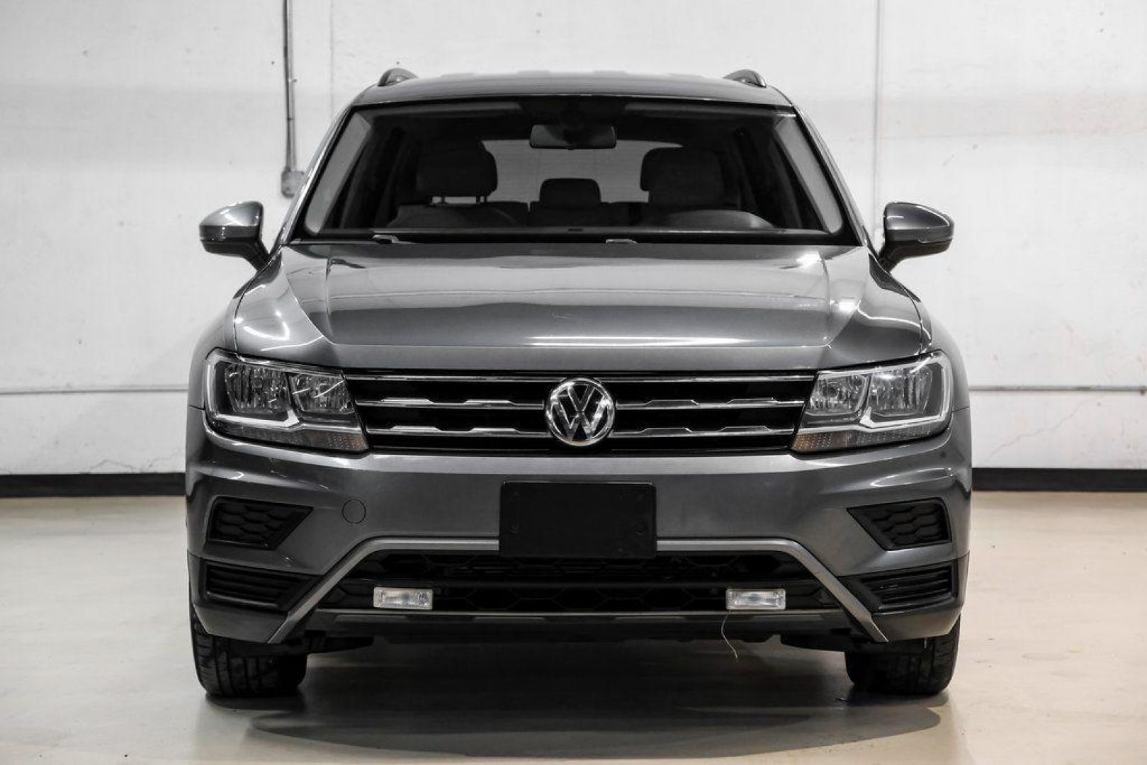 2018 Platinum Gray Metallic /White Volkswagen Tiguan 2.0T SEL (3VV3B7AX4JM) with an 2.0L TSI DOHC engine, Automatic transmission, located at 15300 Midway Rd., Addison, TX, 75001, (972) 702-0011, 32.958321, -96.838074 - Photo#6