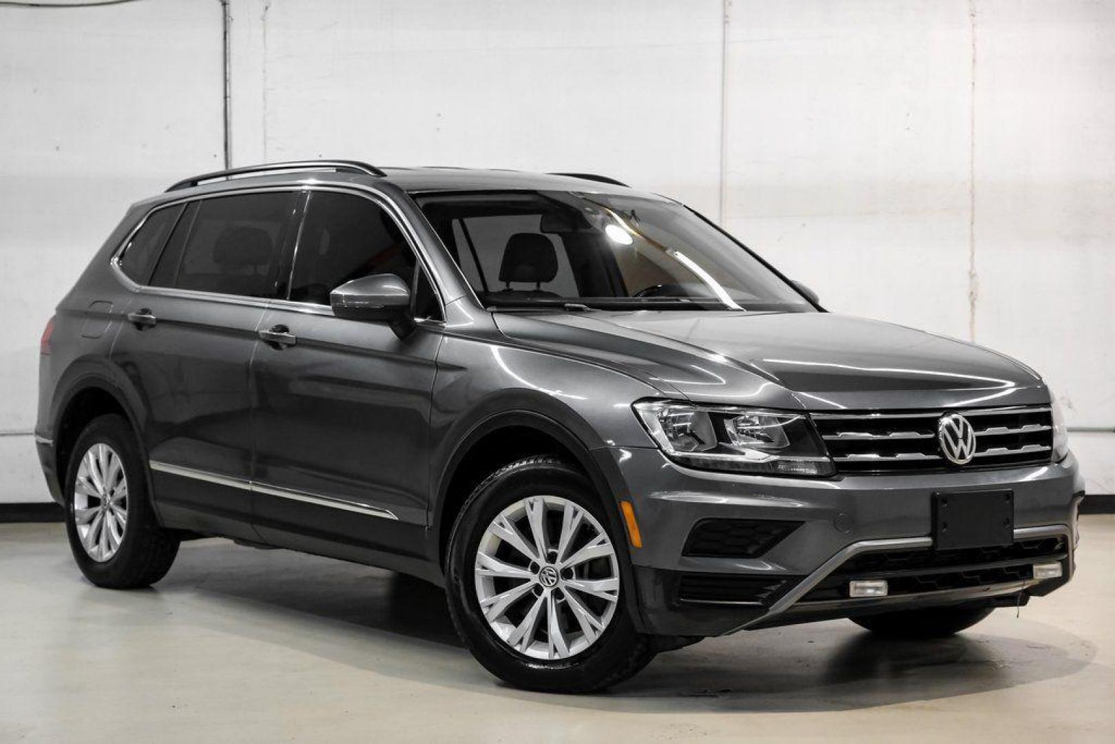 2018 Platinum Gray Metallic /White Volkswagen Tiguan 2.0T SEL (3VV3B7AX4JM) with an 2.0L TSI DOHC engine, Automatic transmission, located at 15300 Midway Rd., Addison, TX, 75001, (972) 702-0011, 32.958321, -96.838074 - Photo#7
