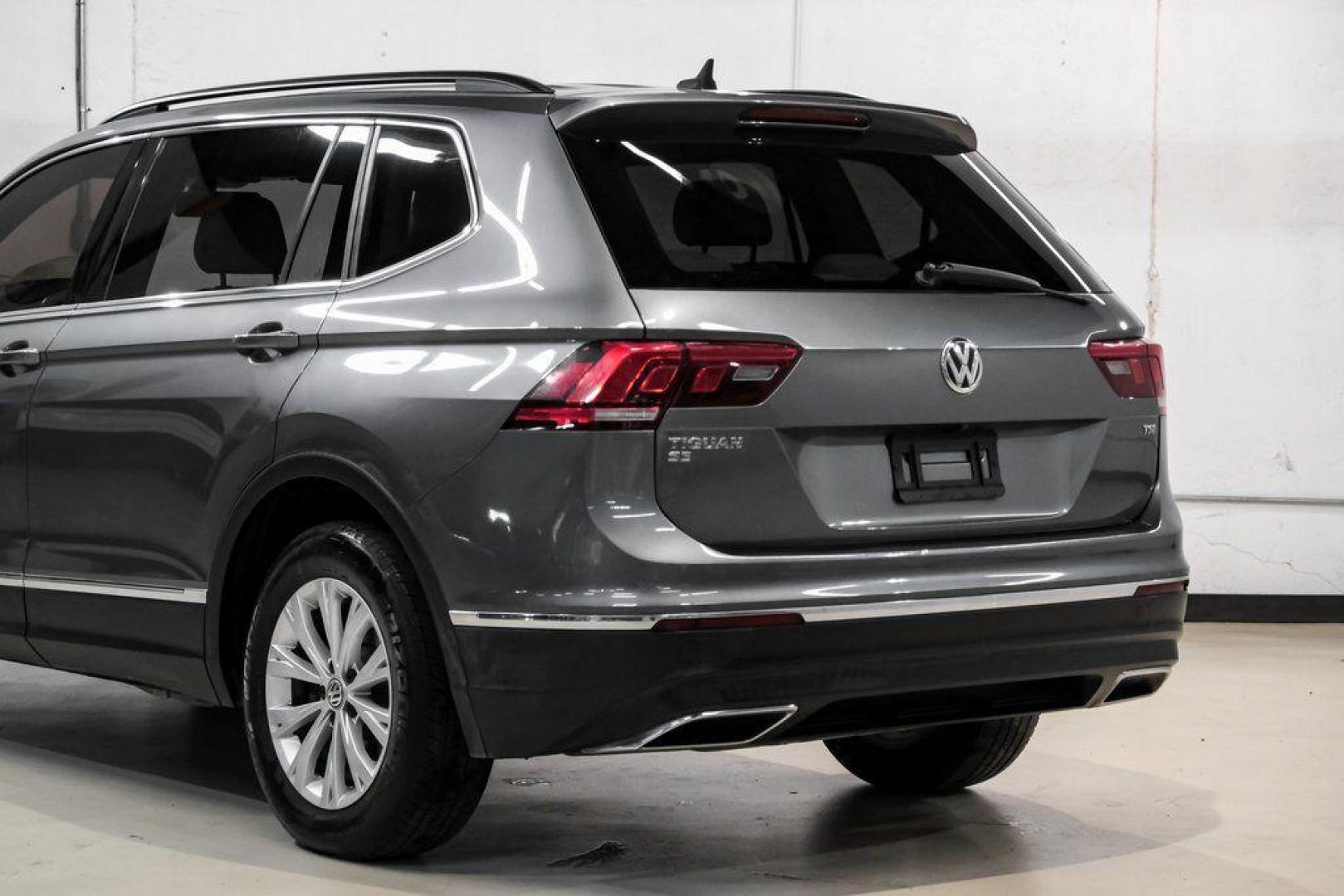 2018 Platinum Gray Metallic /White Volkswagen Tiguan 2.0T SEL (3VV3B7AX4JM) with an 2.0L TSI DOHC engine, Automatic transmission, located at 15300 Midway Rd., Addison, TX, 75001, (972) 702-0011, 32.958321, -96.838074 - Photo#13