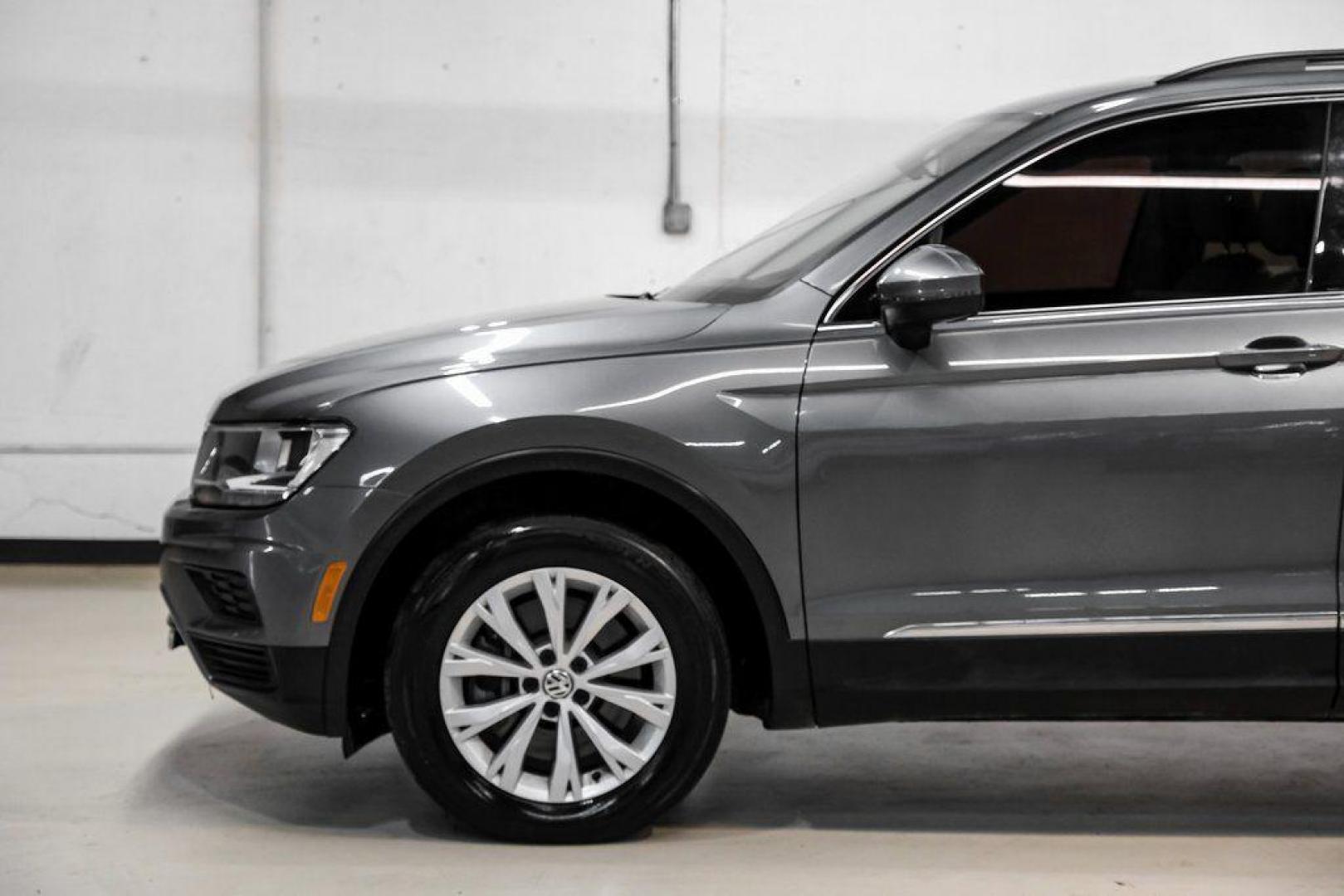 2018 Platinum Gray Metallic /White Volkswagen Tiguan 2.0T SEL (3VV3B7AX4JM) with an 2.0L TSI DOHC engine, Automatic transmission, located at 15300 Midway Rd., Addison, TX, 75001, (972) 702-0011, 32.958321, -96.838074 - Photo#15