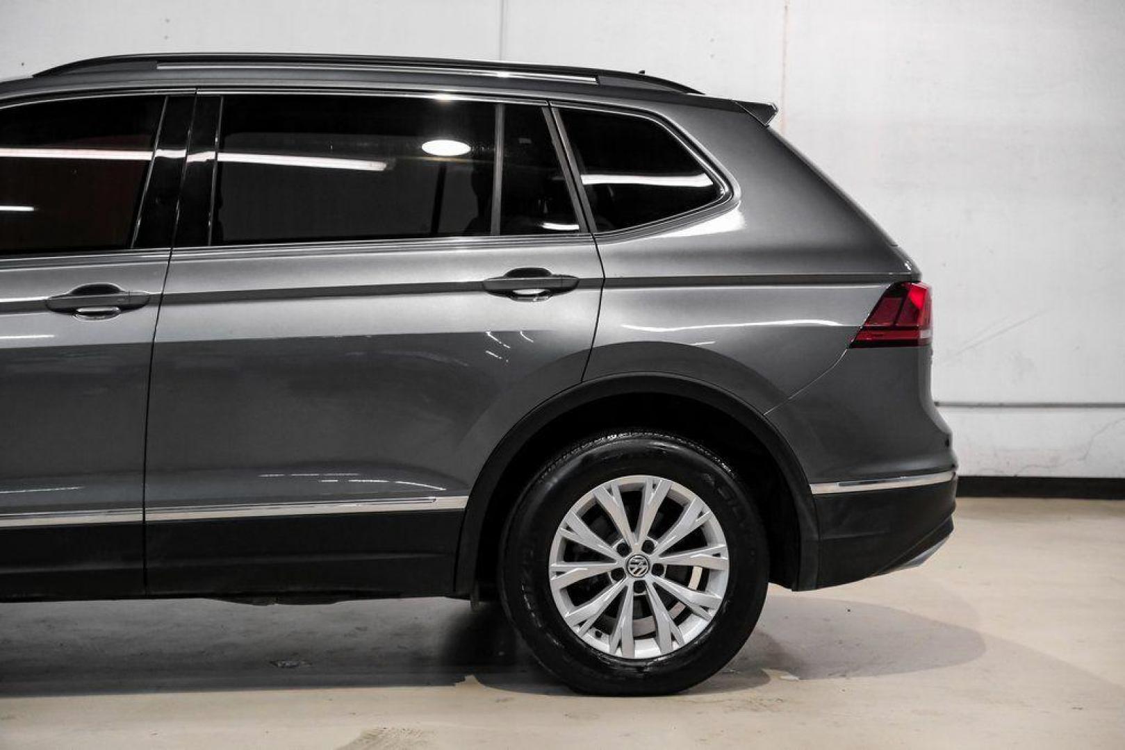 2018 Platinum Gray Metallic /White Volkswagen Tiguan 2.0T SEL (3VV3B7AX4JM) with an 2.0L TSI DOHC engine, Automatic transmission, located at 15300 Midway Rd., Addison, TX, 75001, (972) 702-0011, 32.958321, -96.838074 - Photo#16