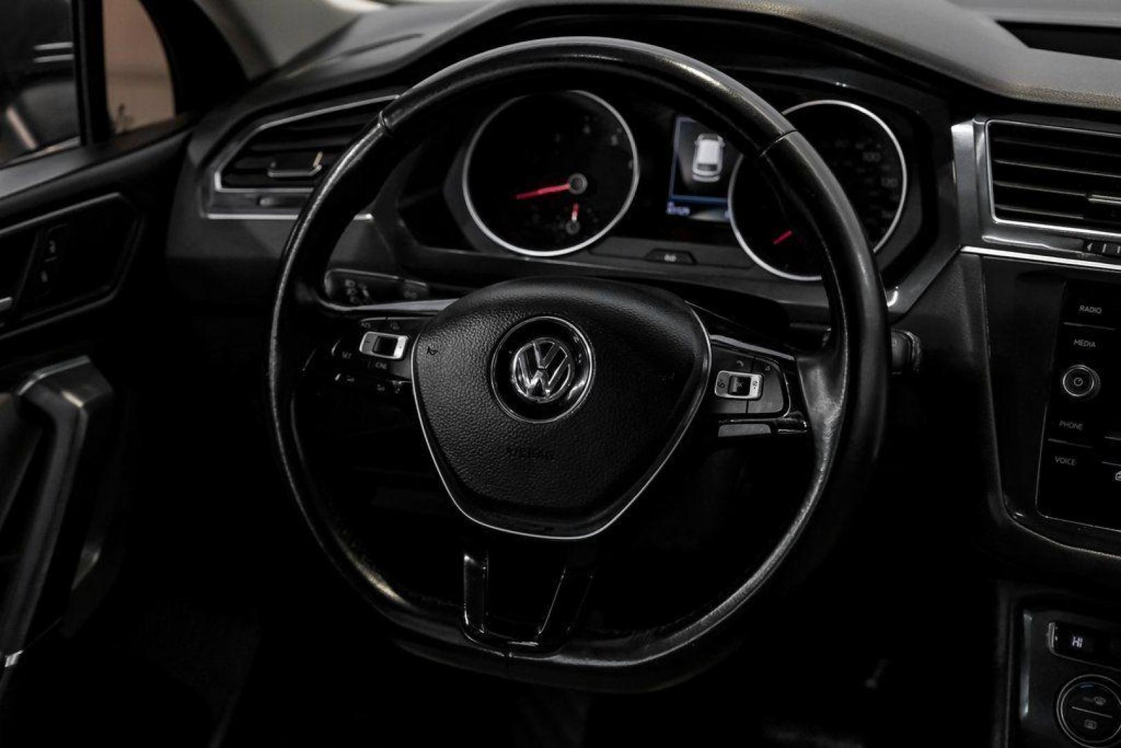 2018 Platinum Gray Metallic /White Volkswagen Tiguan 2.0T SEL (3VV3B7AX4JM) with an 2.0L TSI DOHC engine, Automatic transmission, located at 15300 Midway Rd., Addison, TX, 75001, (972) 702-0011, 32.958321, -96.838074 - Photo#19