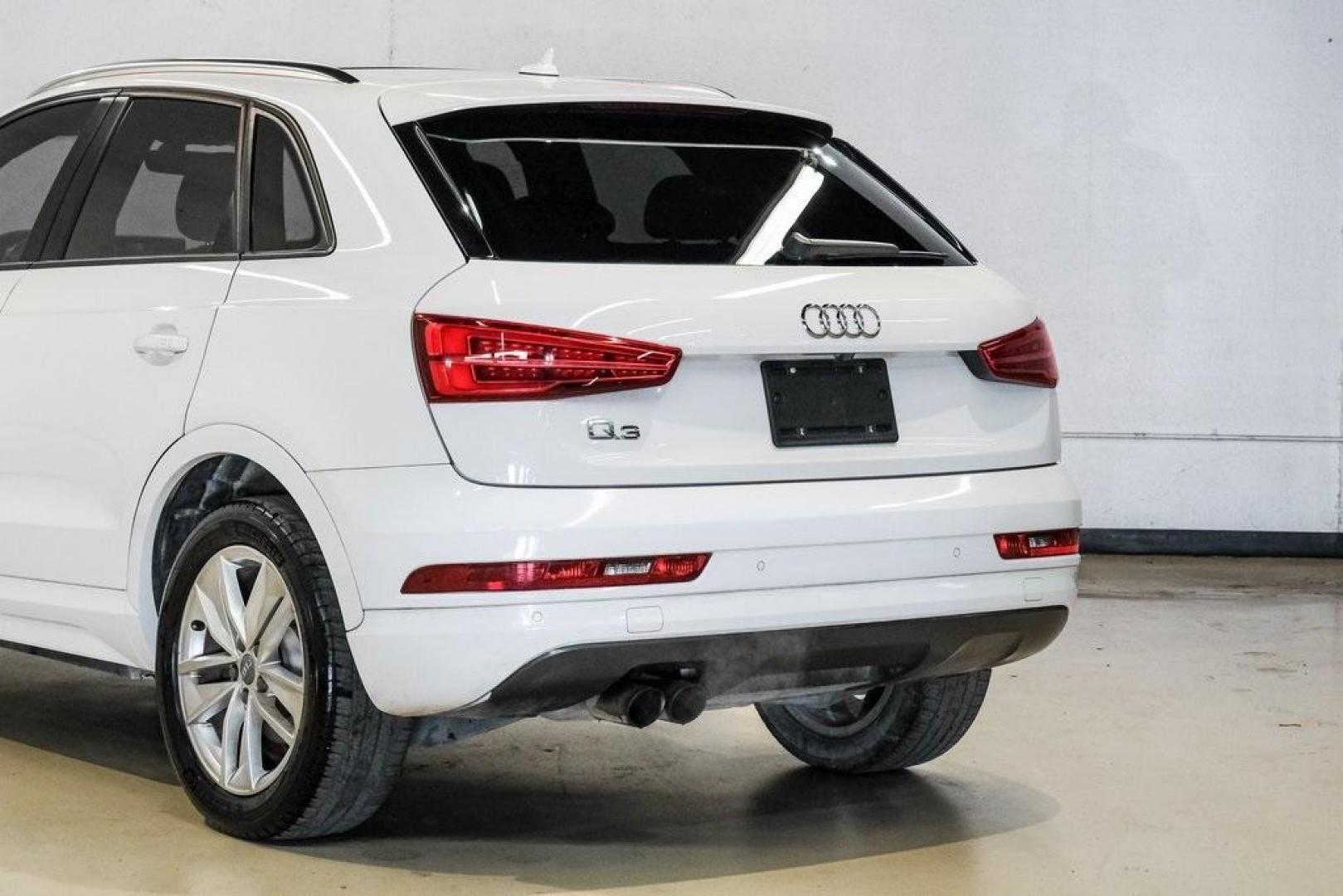 2018 White /Black Audi Q3 2.0T Premium (WA1BCCFS0JR) with an 2.0L 4-Cylinder TFSI engine, Automatic transmission, located at 15300 Midway Rd., Addison, TX, 75001, (972) 702-0011, 32.958321, -96.838074 - Photo#14
