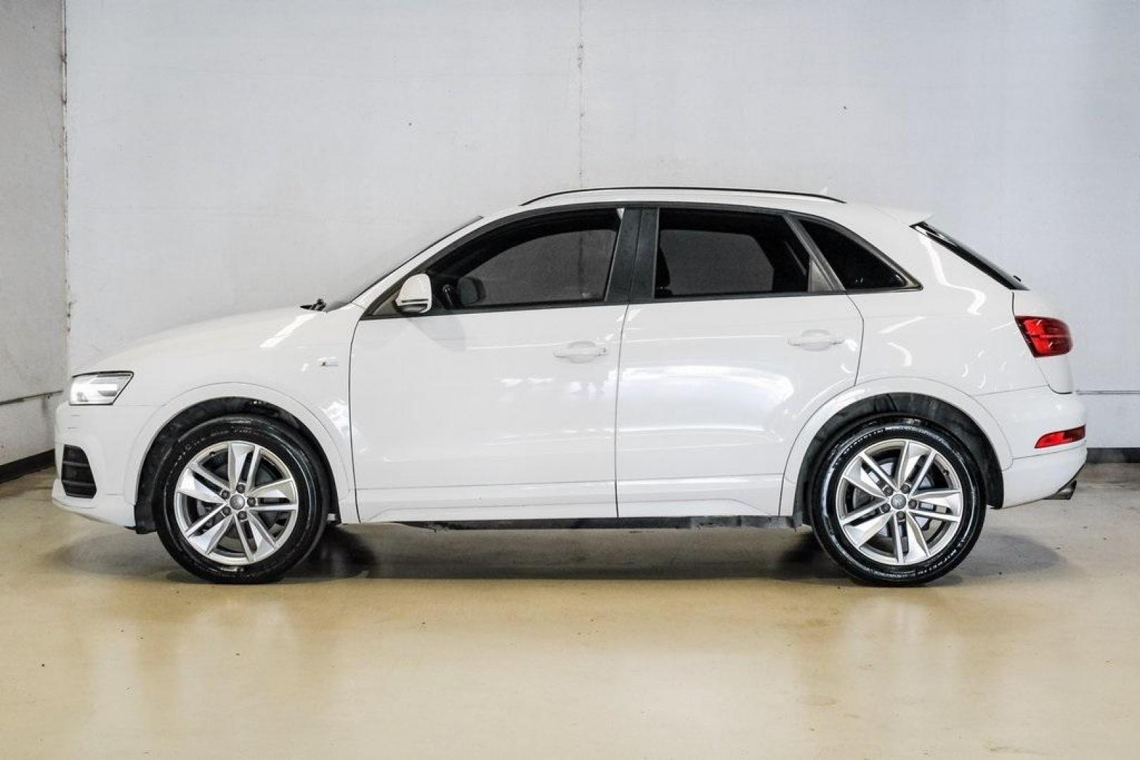2018 White /Black Audi Q3 2.0T Premium (WA1BCCFS0JR) with an 2.0L 4-Cylinder TFSI engine, Automatic transmission, located at 15300 Midway Rd., Addison, TX, 75001, (972) 702-0011, 32.958321, -96.838074 - Photo#15