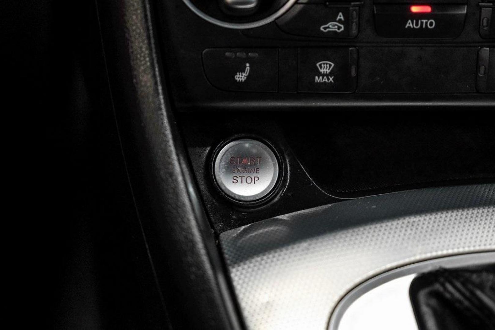 2018 White /Black Audi Q3 2.0T Premium (WA1BCCFS0JR) with an 2.0L 4-Cylinder TFSI engine, Automatic transmission, located at 15300 Midway Rd., Addison, TX, 75001, (972) 702-0011, 32.958321, -96.838074 - Photo#26