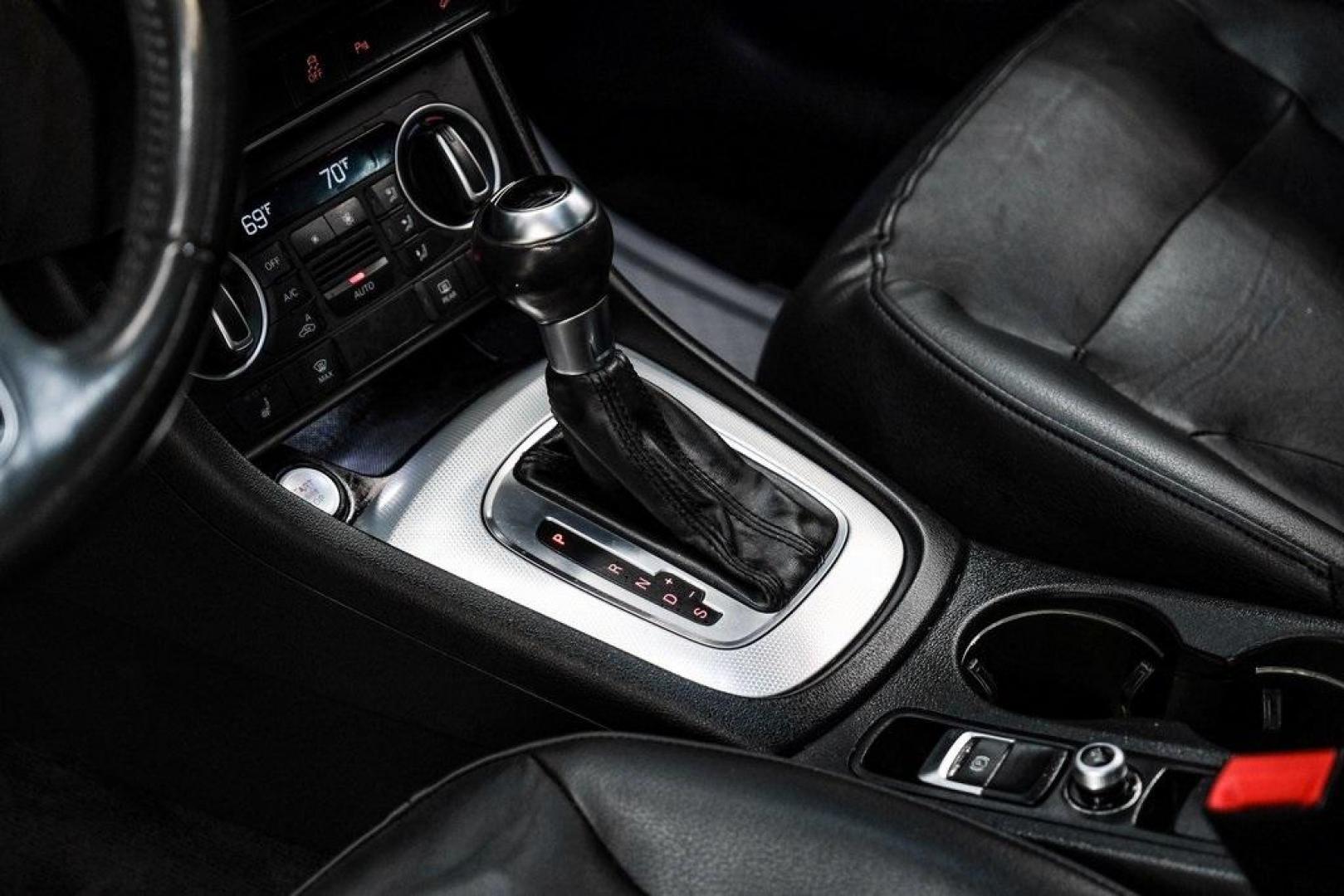 2018 White /Black Audi Q3 2.0T Premium (WA1BCCFS0JR) with an 2.0L 4-Cylinder TFSI engine, Automatic transmission, located at 15300 Midway Rd., Addison, TX, 75001, (972) 702-0011, 32.958321, -96.838074 - Photo#29