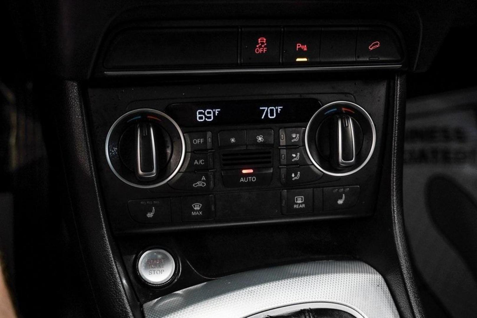 2018 White /Black Audi Q3 2.0T Premium (WA1BCCFS0JR) with an 2.0L 4-Cylinder TFSI engine, Automatic transmission, located at 15300 Midway Rd., Addison, TX, 75001, (972) 702-0011, 32.958321, -96.838074 - Photo#31