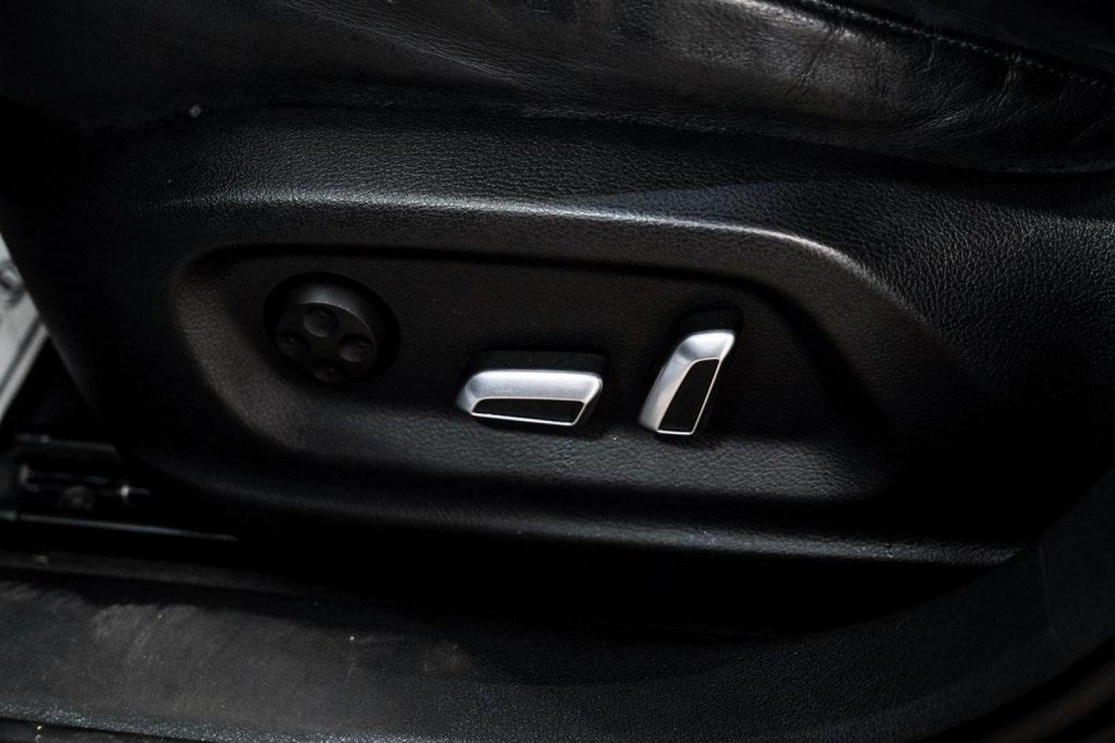 2018 White /Black Audi Q3 2.0T Premium (WA1BCCFS0JR) with an 2.0L 4-Cylinder TFSI engine, Automatic transmission, located at 15300 Midway Rd., Addison, TX, 75001, (972) 702-0011, 32.958321, -96.838074 - Photo#34