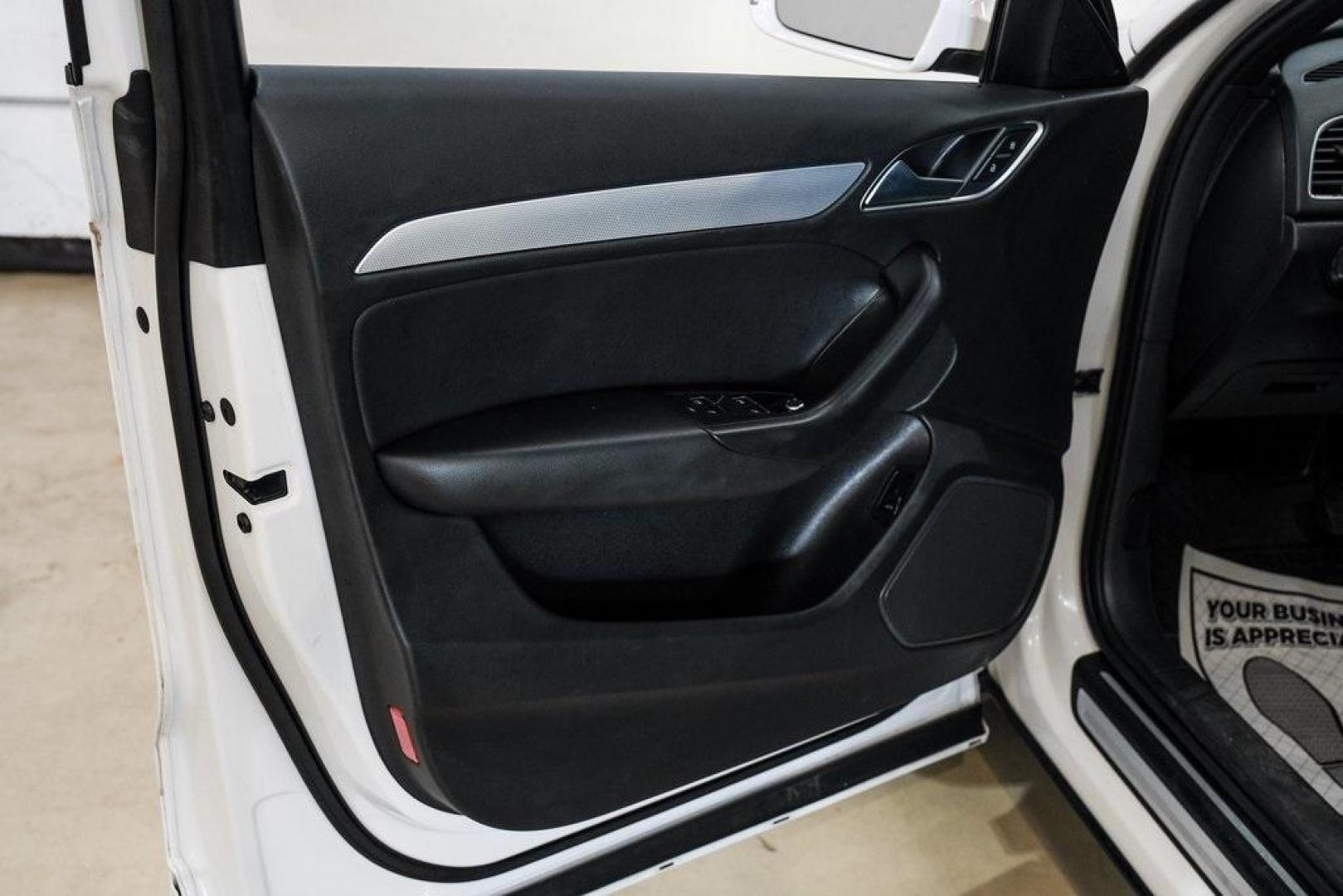 2018 White /Black Audi Q3 2.0T Premium (WA1BCCFS0JR) with an 2.0L 4-Cylinder TFSI engine, Automatic transmission, located at 15300 Midway Rd., Addison, TX, 75001, (972) 702-0011, 32.958321, -96.838074 - Photo#46