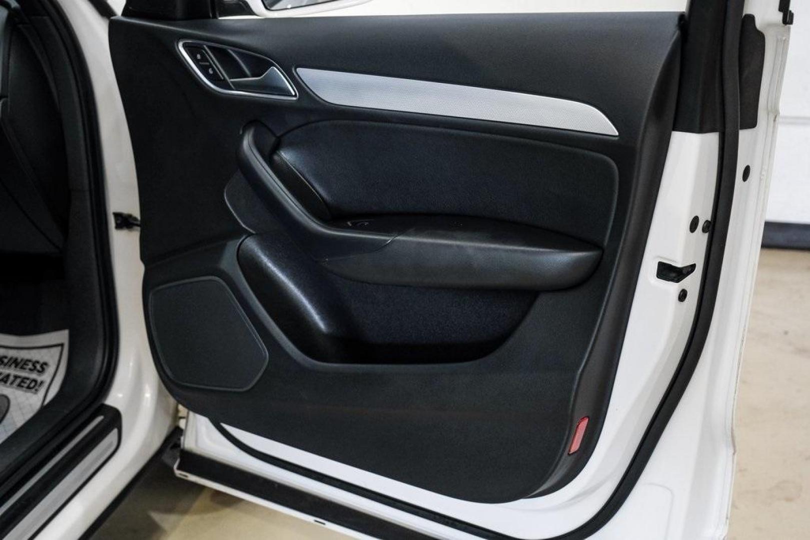 2018 White /Black Audi Q3 2.0T Premium (WA1BCCFS0JR) with an 2.0L 4-Cylinder TFSI engine, Automatic transmission, located at 15300 Midway Rd., Addison, TX, 75001, (972) 702-0011, 32.958321, -96.838074 - Photo#48