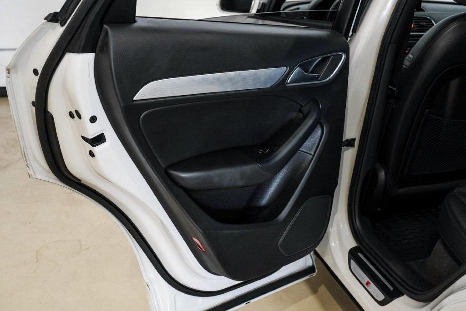 2018 White /Black Audi Q3 2.0T Premium (WA1BCCFS0JR) with an 2.0L 4-Cylinder TFSI engine, Automatic transmission, located at 15300 Midway Rd., Addison, TX, 75001, (972) 702-0011, 32.958321, -96.838074 - Photo#49