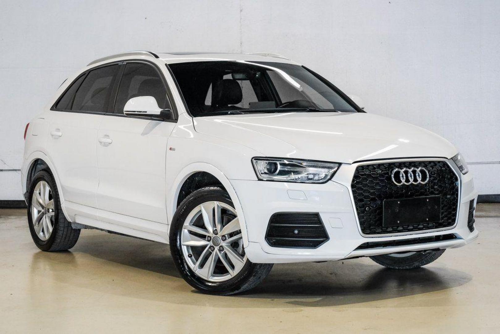 2018 White /Black Audi Q3 2.0T Premium (WA1BCCFS0JR) with an 2.0L 4-Cylinder TFSI engine, Automatic transmission, located at 15300 Midway Rd., Addison, TX, 75001, (972) 702-0011, 32.958321, -96.838074 - Photo#8